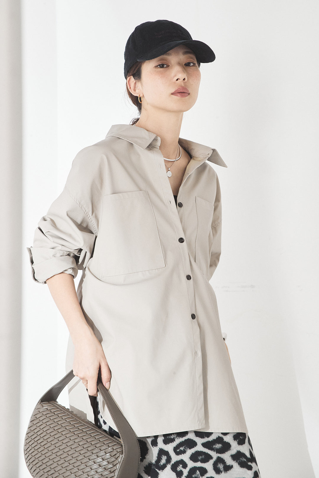 [SET]ウォッシャブルエコレザービックカフスシャツ+レオパードサテンナロースカート(2set)