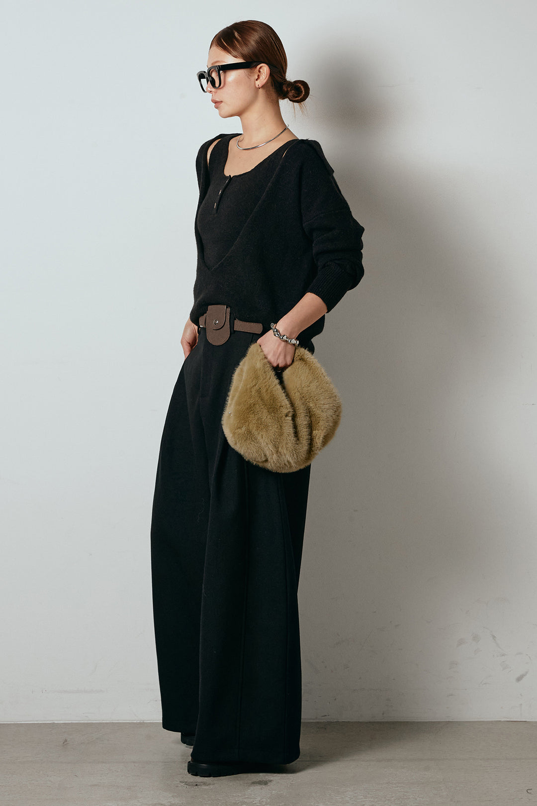 [SET]襟付きレイヤードニットトップス+ポーチベルト付きカーブパンツ(2set)