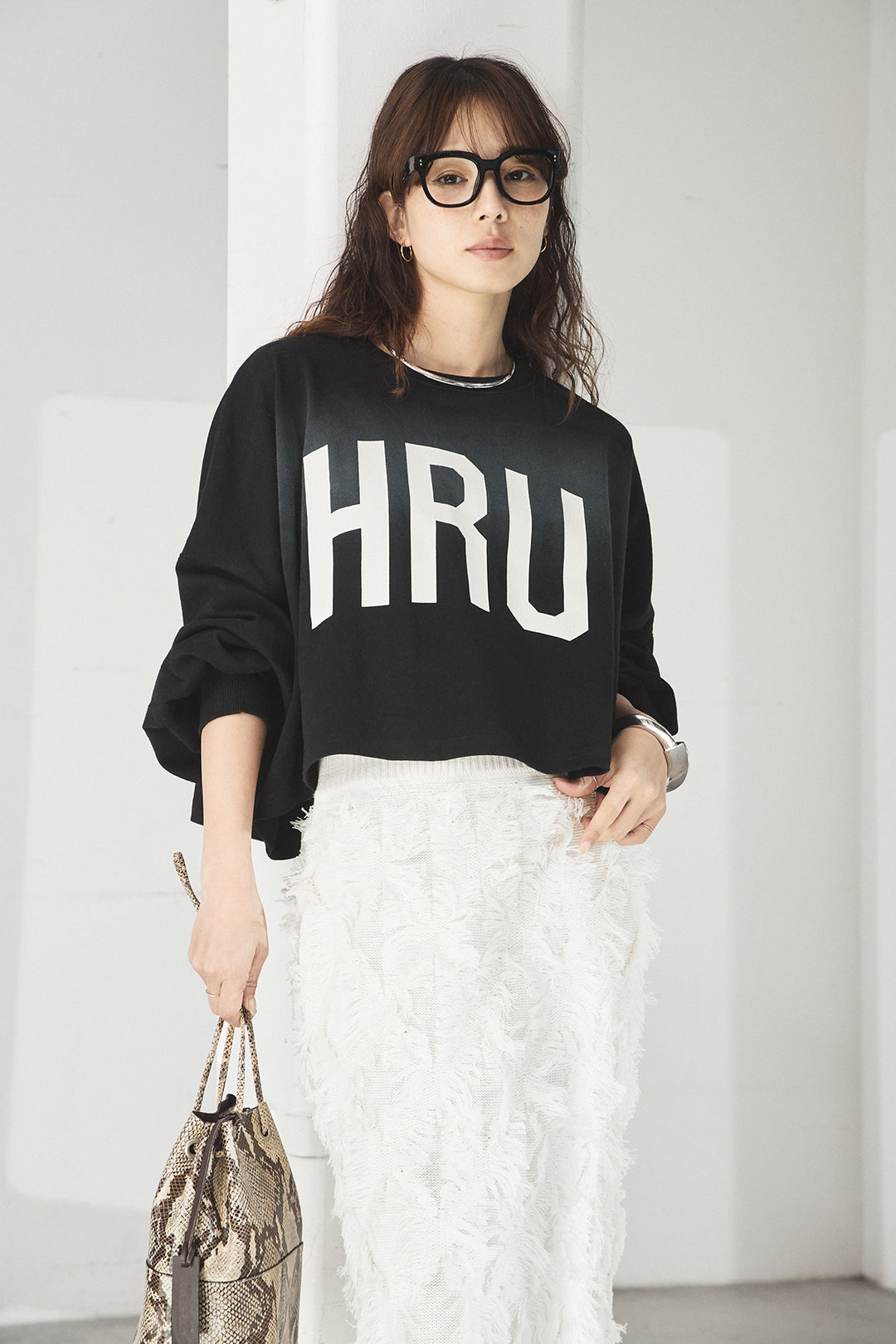 [SET]ビッグロゴHRU袖ボリュームトップス+カットフリンジニットタイトスカート(2set)