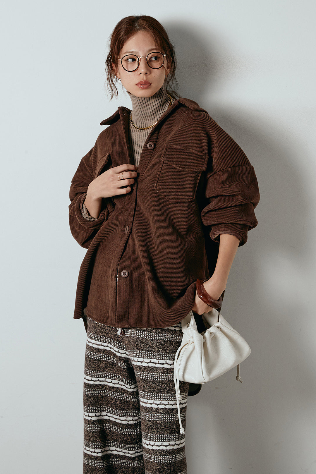 [SET]襟付きコーデュロイポケットシャツ+マルチライン柄リラックスニットパンツ(2set)