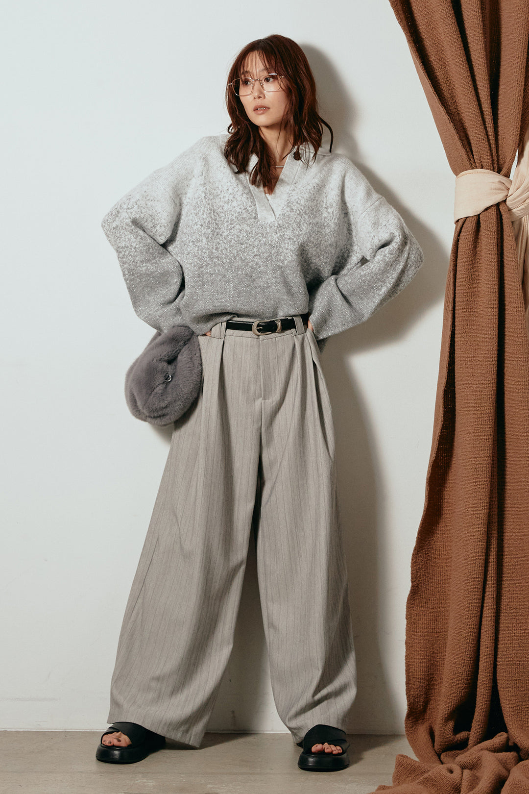 [SET]グラデーションラメニットキーネックプルオーバー+ストライプヘリンボーンパンツ(2set)