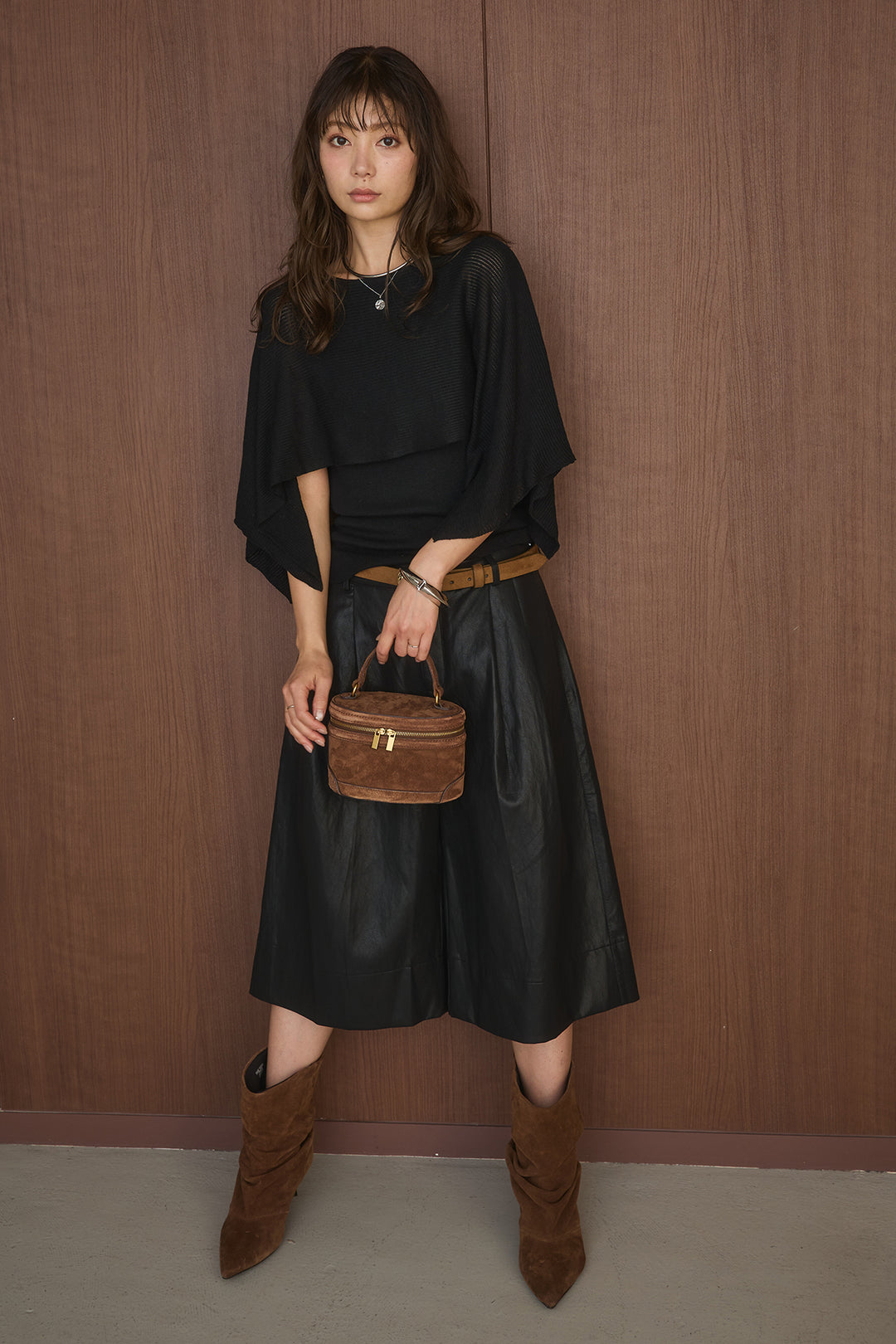 [SET]ケープデザインプルオーバー+レザーライクワイドハーフパンツ(2set)