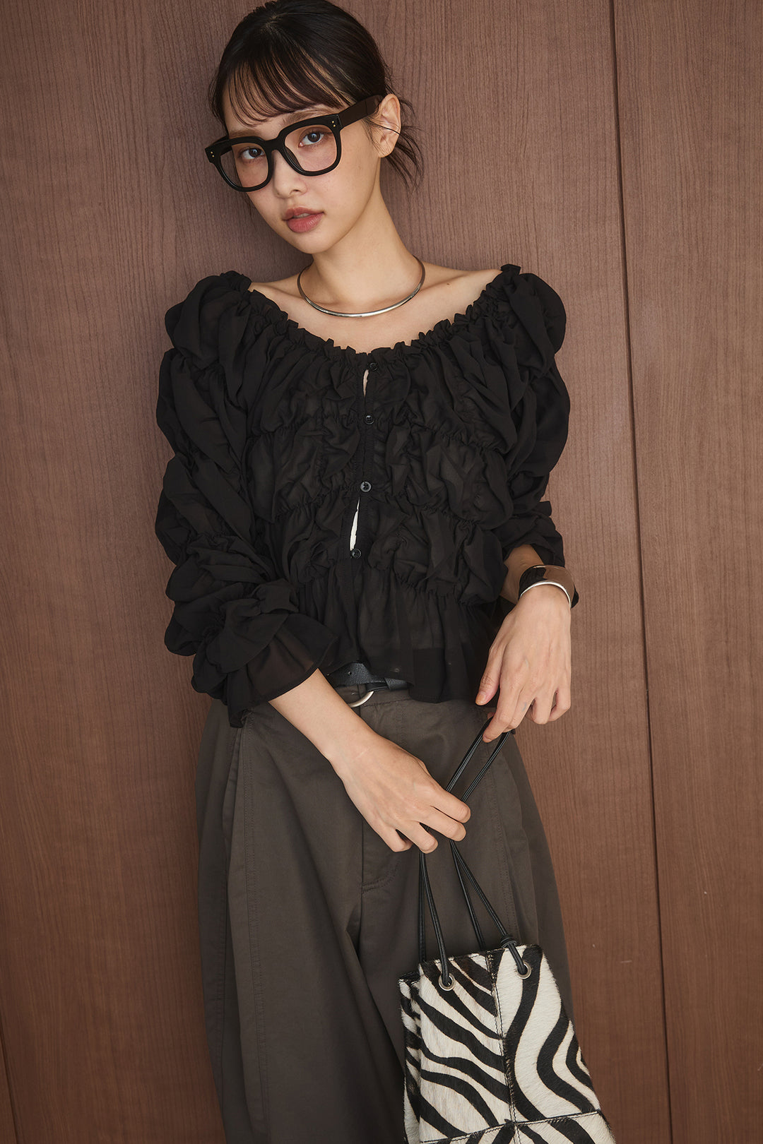 [SET]長袖シャーリングパフスリーブブラウス+サークルバックルベルト付きタックワイドパンツ(2set)