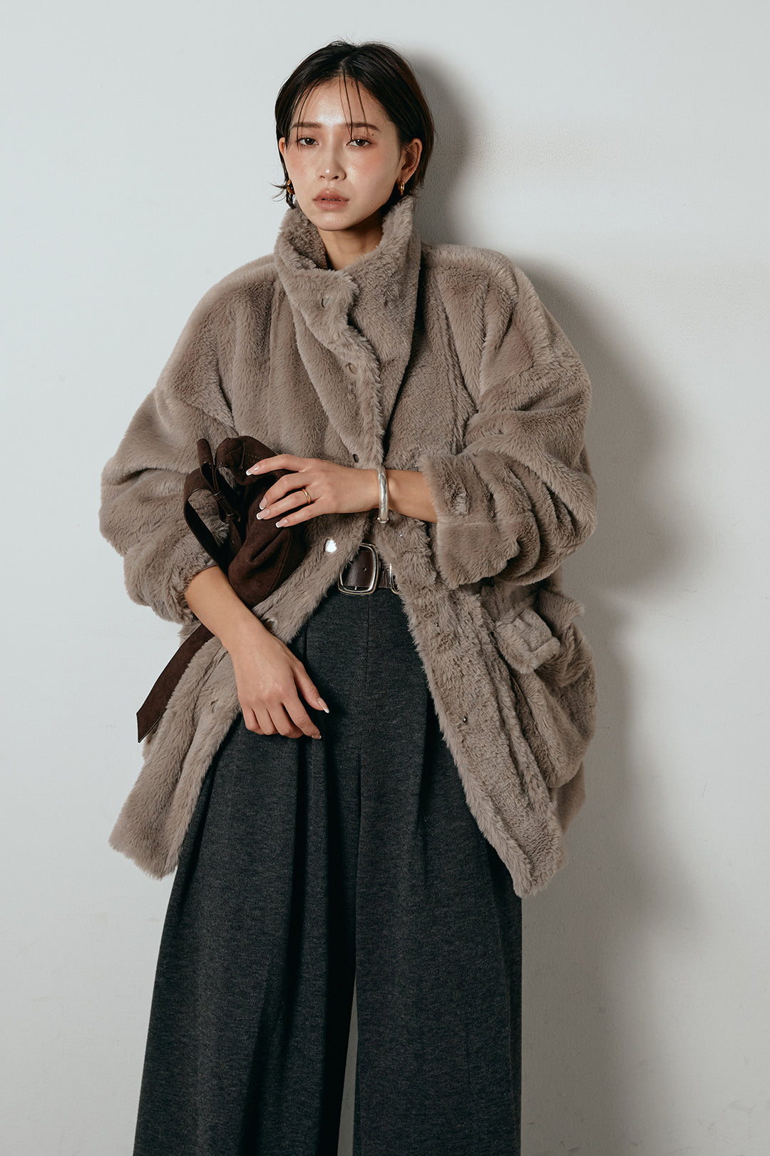 [SET]スタンドネックファーコート+フェイクレザー太ベルト付きタックワイドパンツ(2set)