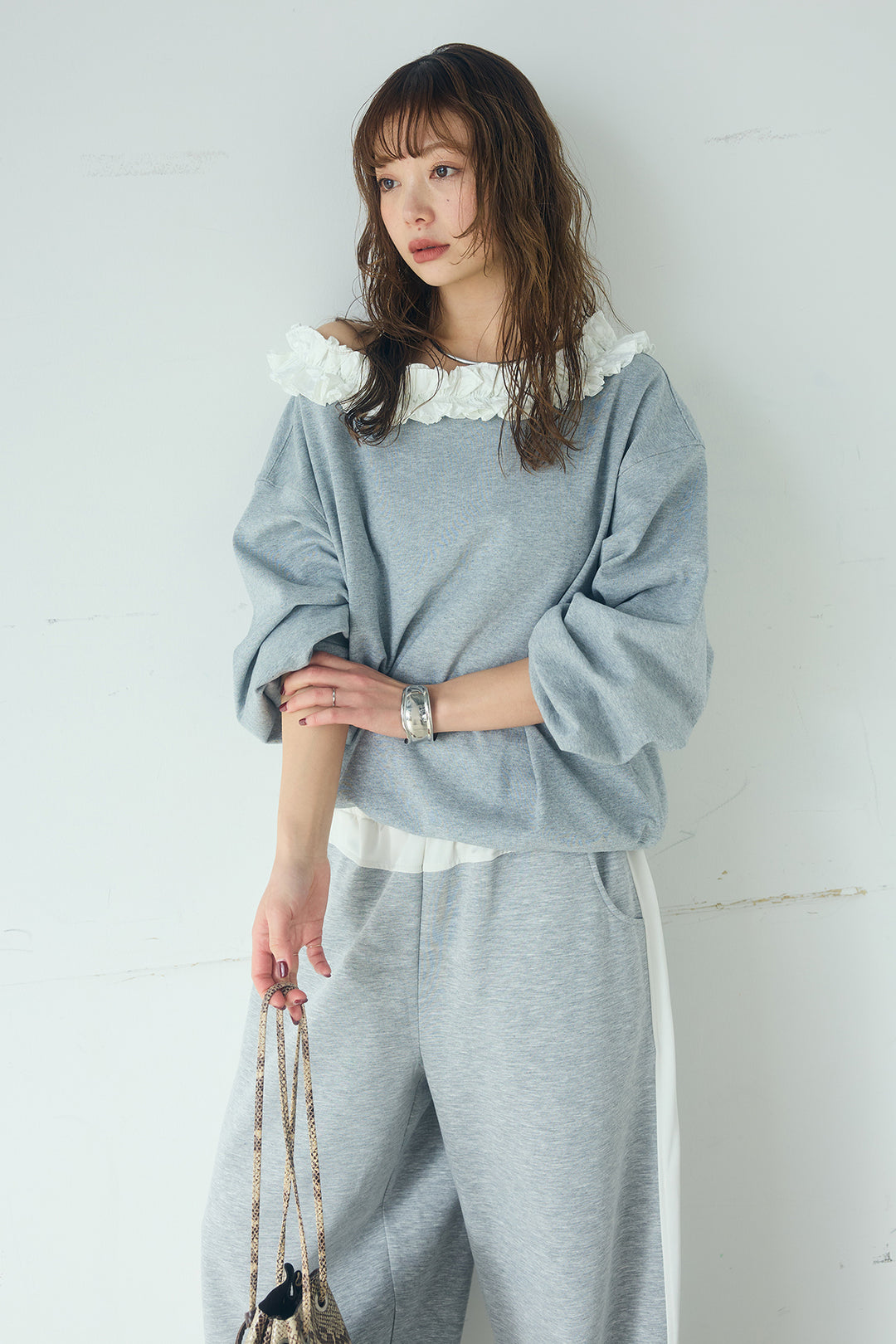 [SET]ネックギャザーフリルスウェット+異素材切り替えスウェットパンツ(2set)