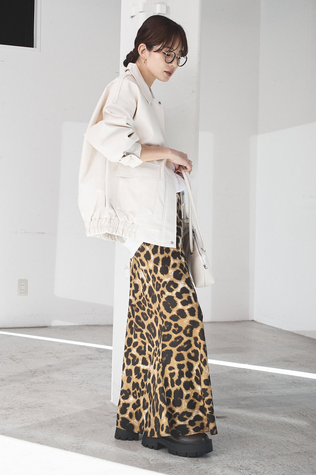 [SET]レザーライクオーバーサイズブルゾン+レオパードサテンナロースカート(2set)