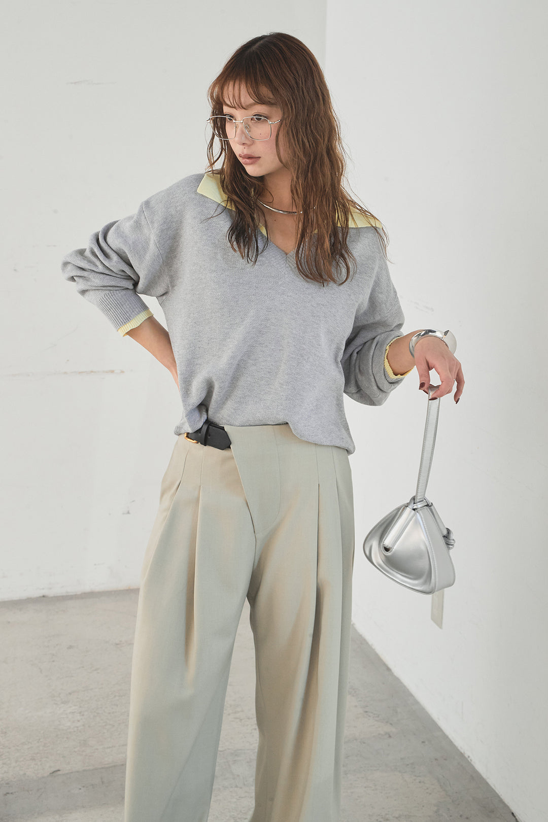 [SET]バイカラーニットレイヤード風プルオーバー+サイドベルトタック入りスラックス(2set)