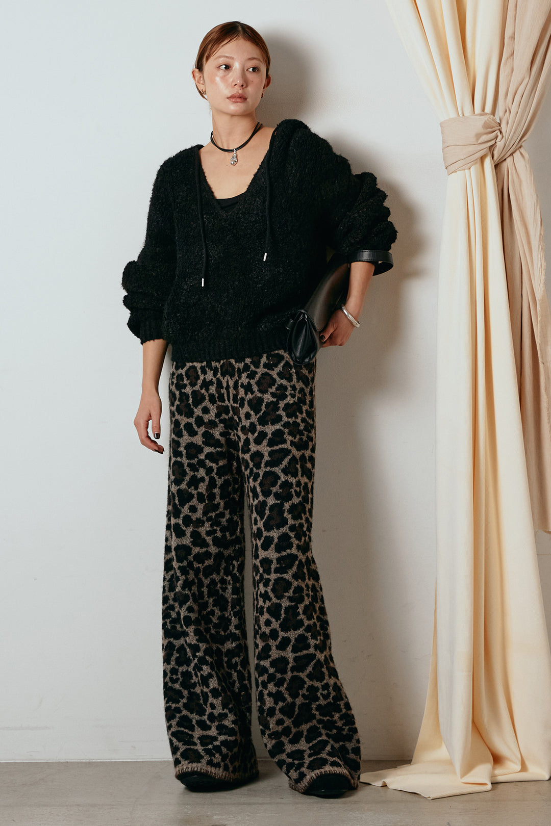 [SET]ブークレキーネックプルオーバー+リラックスレオパード柄ニットパンツ(2set)