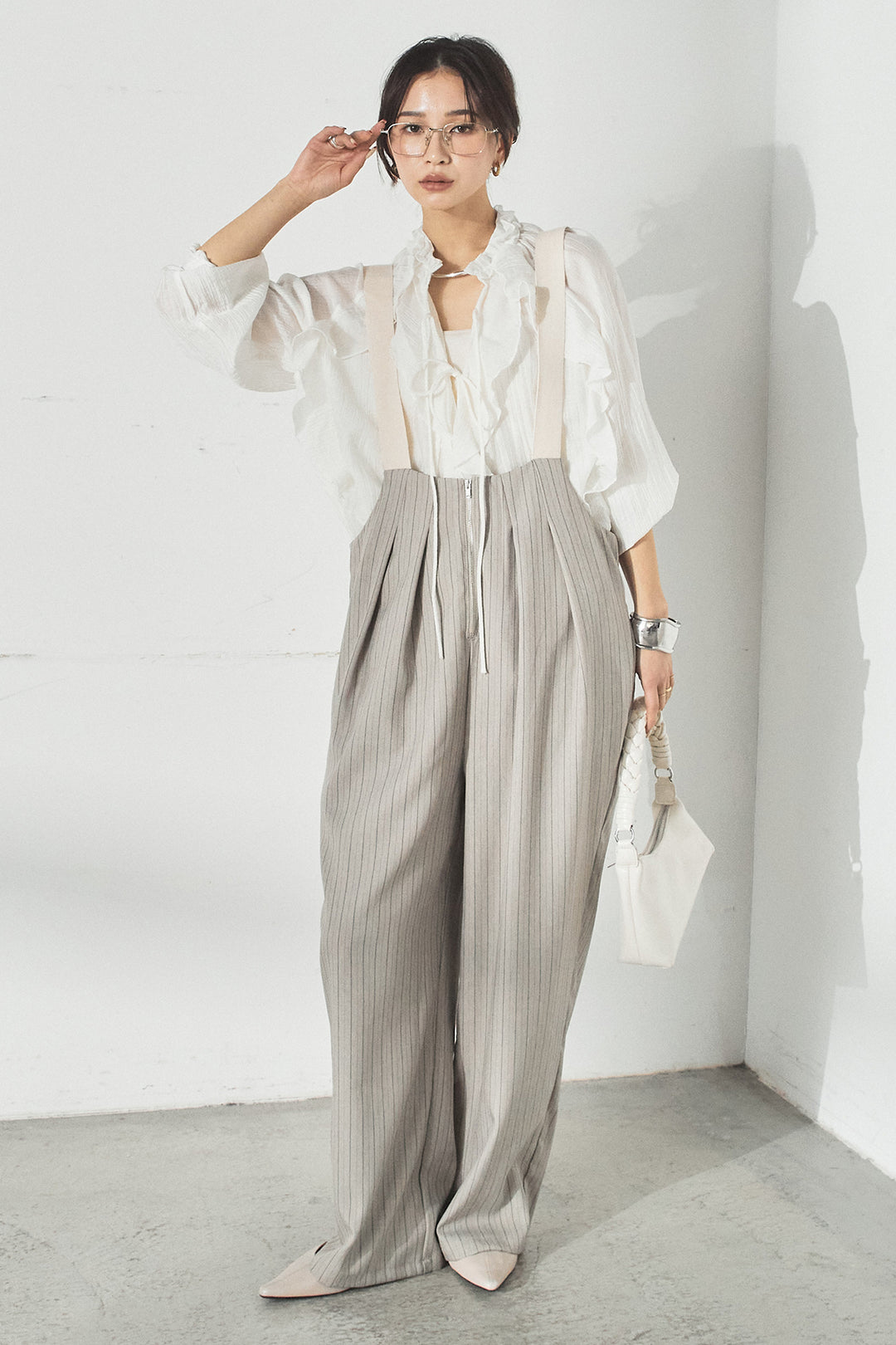 [SET]フロントリボンフリルブラウス+ピンストライプツータックサロペット(2set)