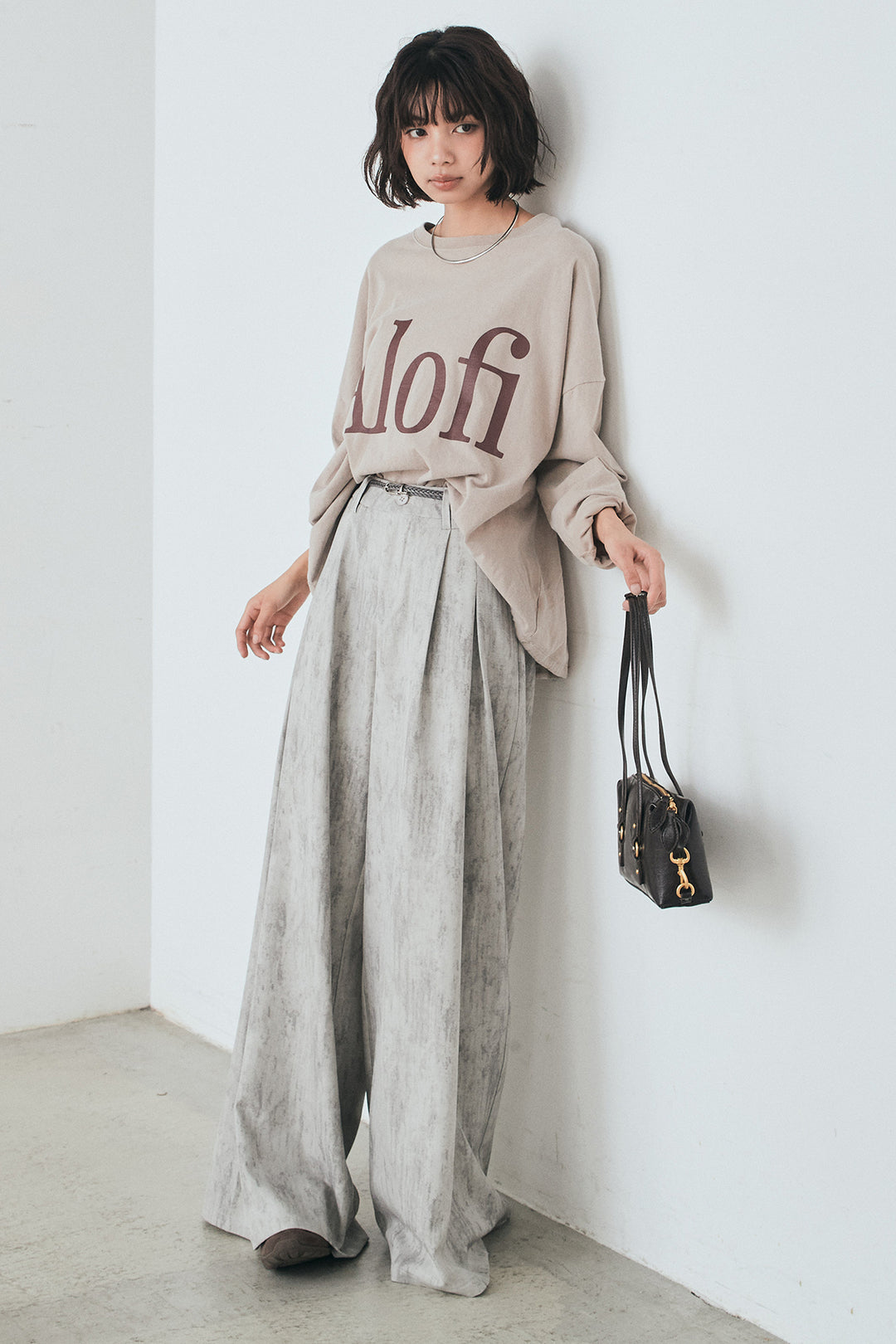 [SET]裾センタードロストロゴプリントワイドTシャツ+紐ベルト付きかすれ柄ワイドスラックス(2set)