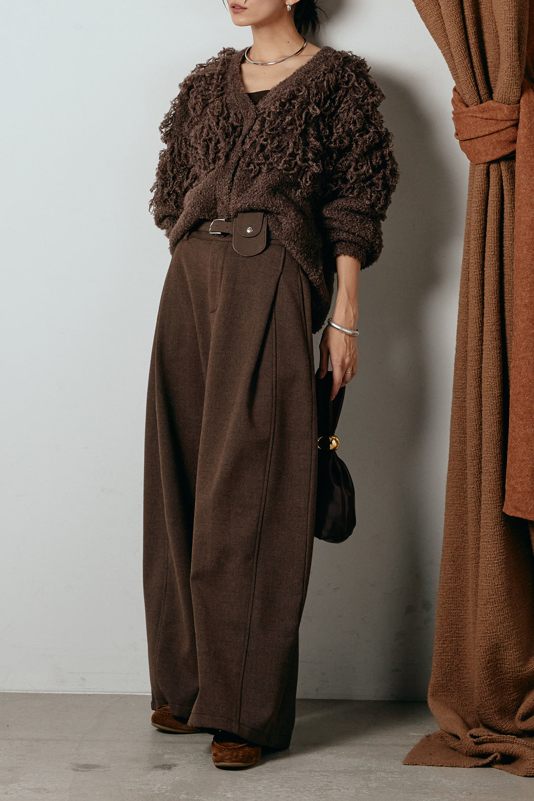 [SET]ループ編みVネックニットカーディガン+ポーチベルト付きカーブパンツ(2set)