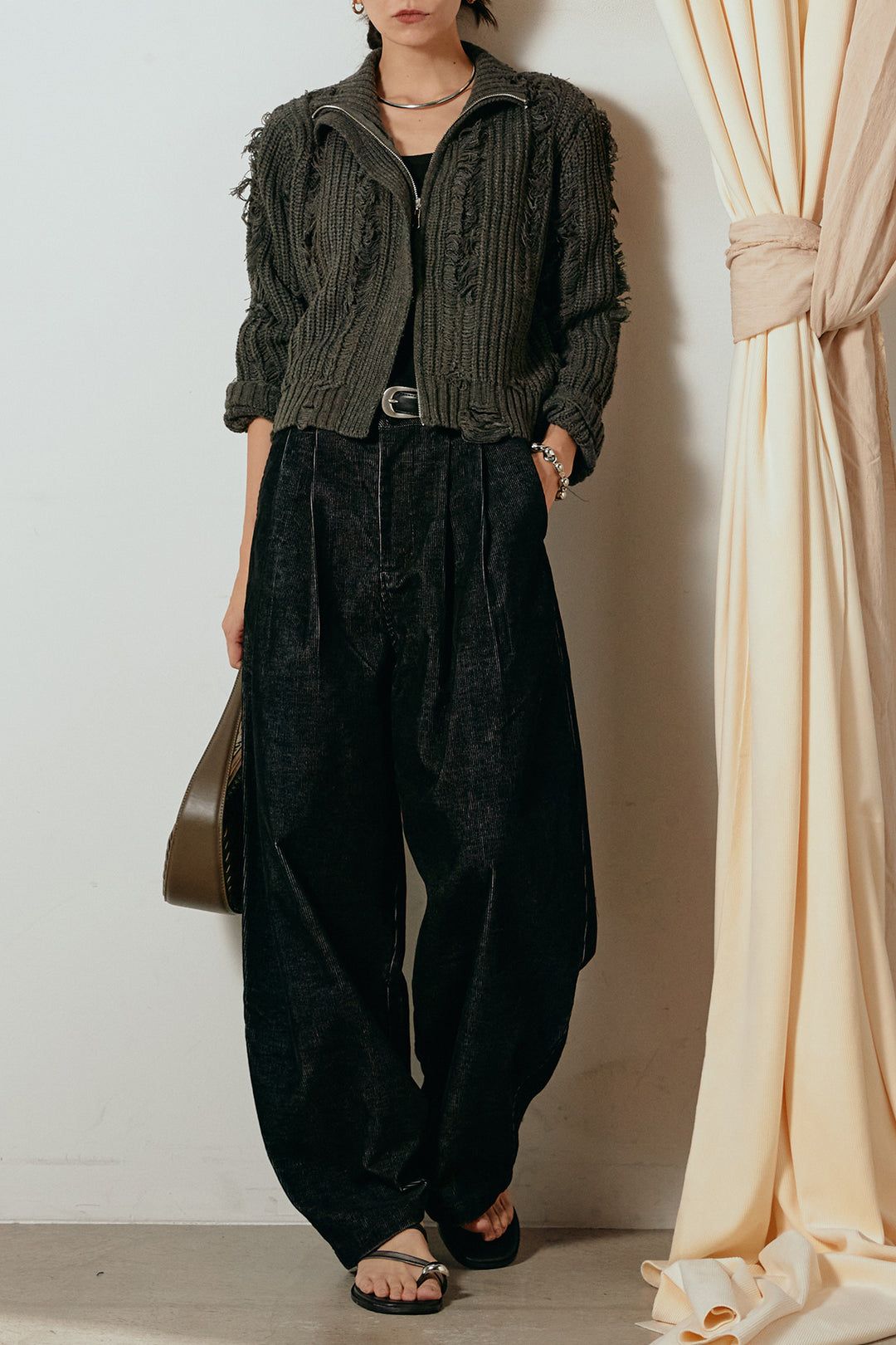 [SET]ハイネックフリンジジップニットトップス+フロントタック入りコーデュロイパンツ(2set)