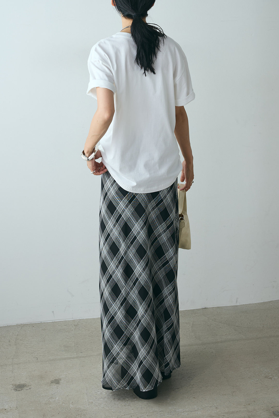 [SET]モノトーンフォトプリントTシャツ+マルチ柄シアースカート(2set)