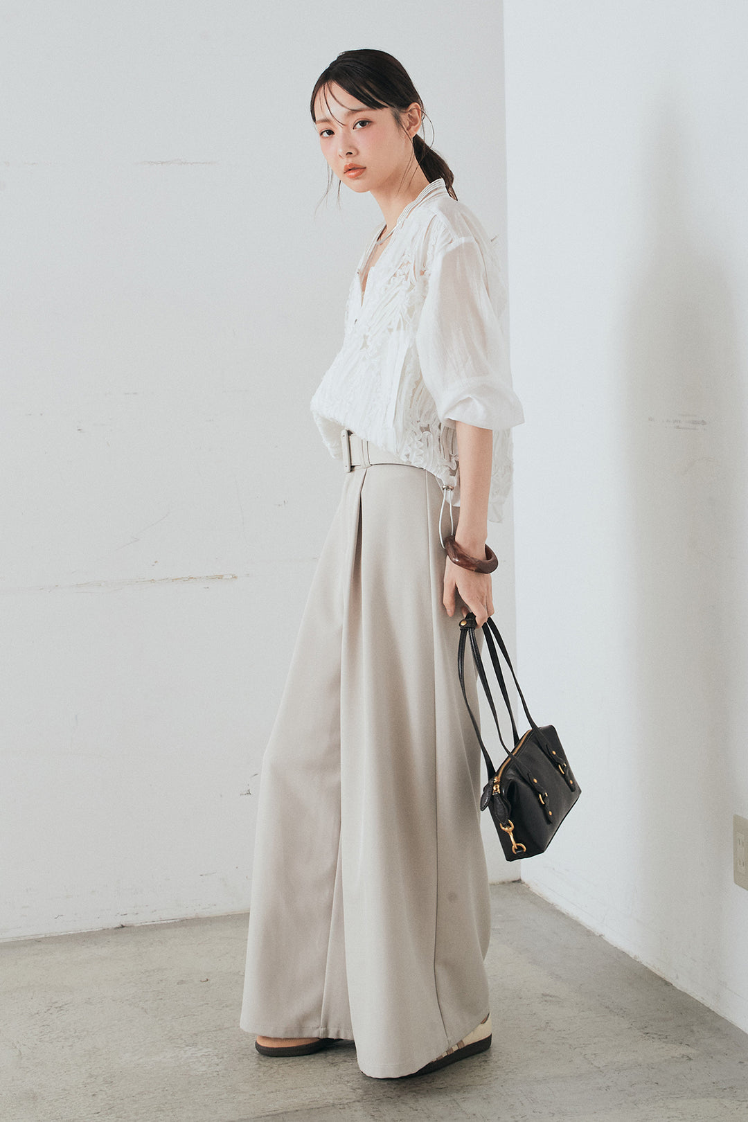 [SET]モチーフ付きシアーブルゾン+ベルト付きツータックワイドパンツ(2set)