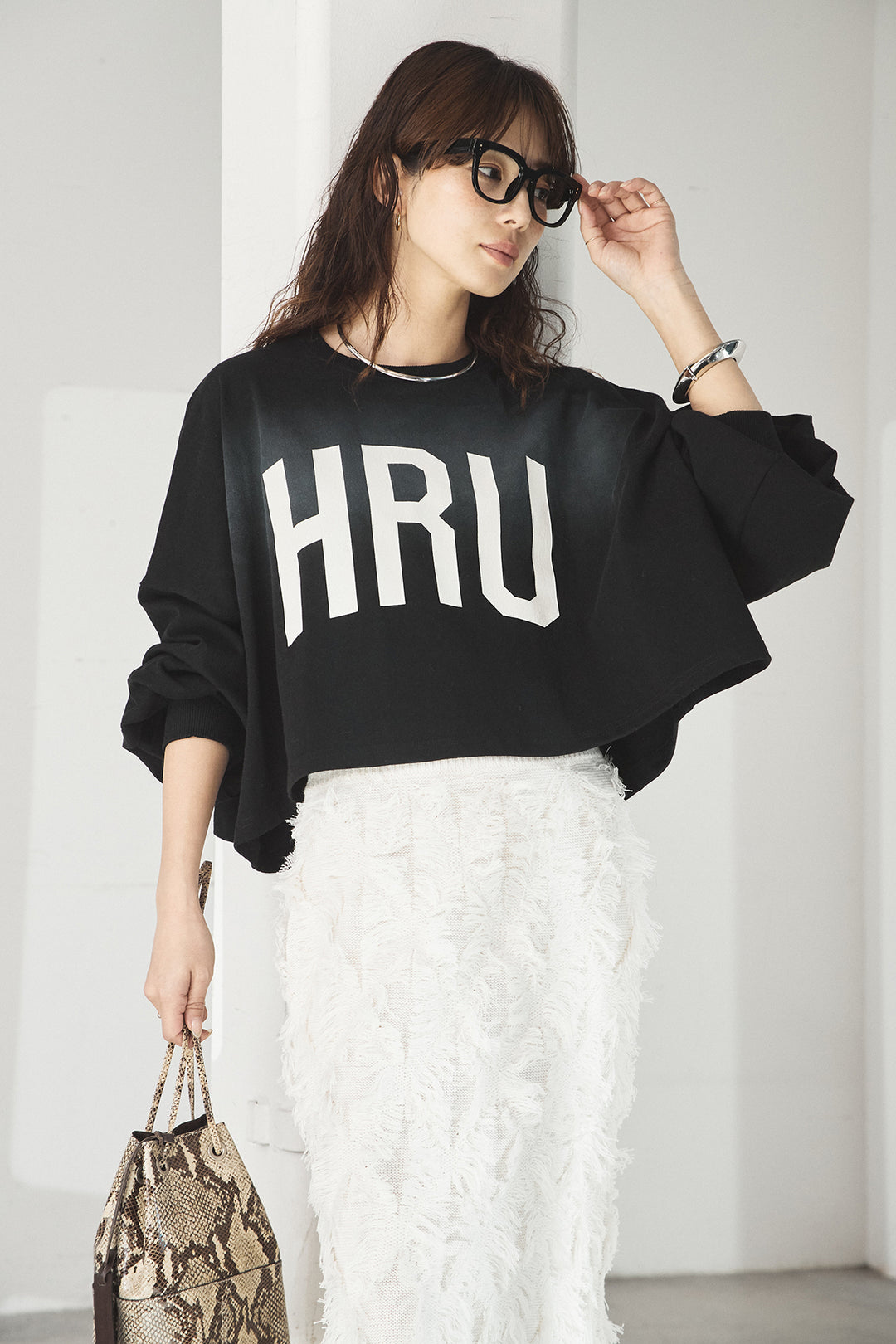 [SET]ビッグロゴHRU袖ボリュームトップス+カットフリンジニットタイトスカート(2set)