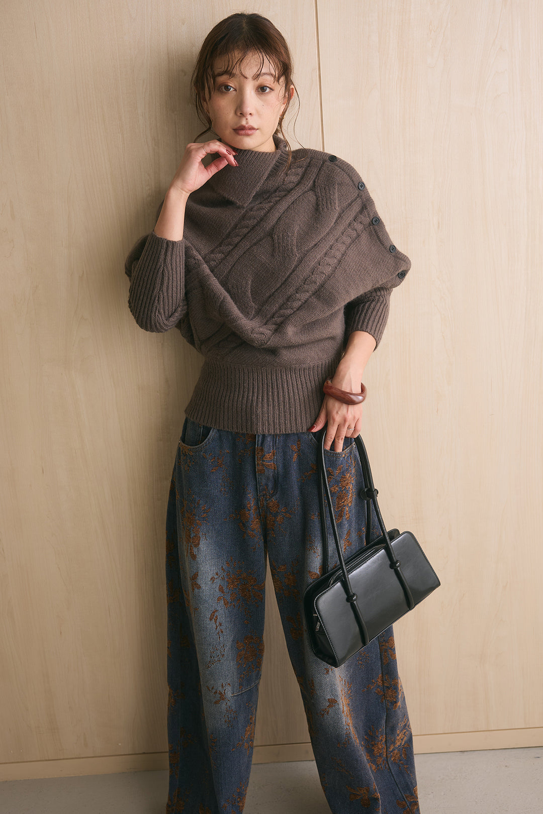[SET]アシメカラーボタンケーブルニット+フラワーモチーフ刺繍カーブデニム(2set)