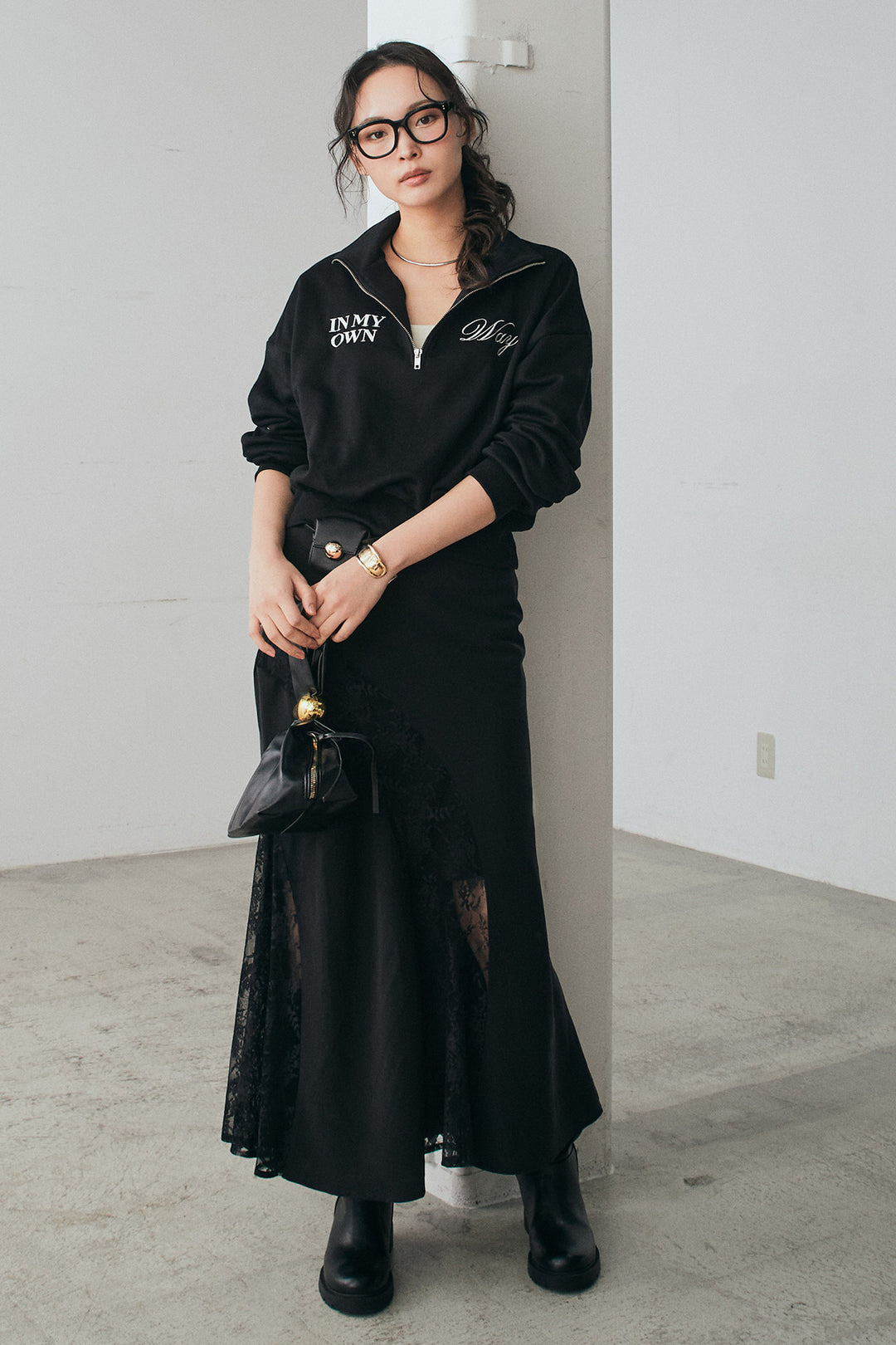 [SET]裏毛ロゴ刺繍ハーフZIPスウェット+刺繍レースデザインサテンスカート(2set)