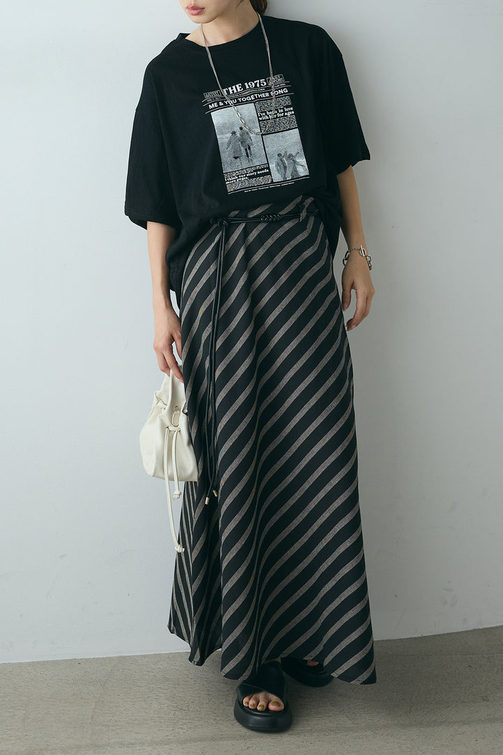 [SET]ニュースペーパーグラフィックTシャツ+ベルト付き斜めライン柄スカート(2set)