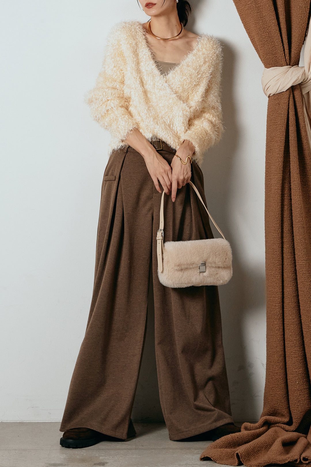 [SET]シャギークロスニットトップス+細ベルト付き起毛タックワイドパンツ(2set)