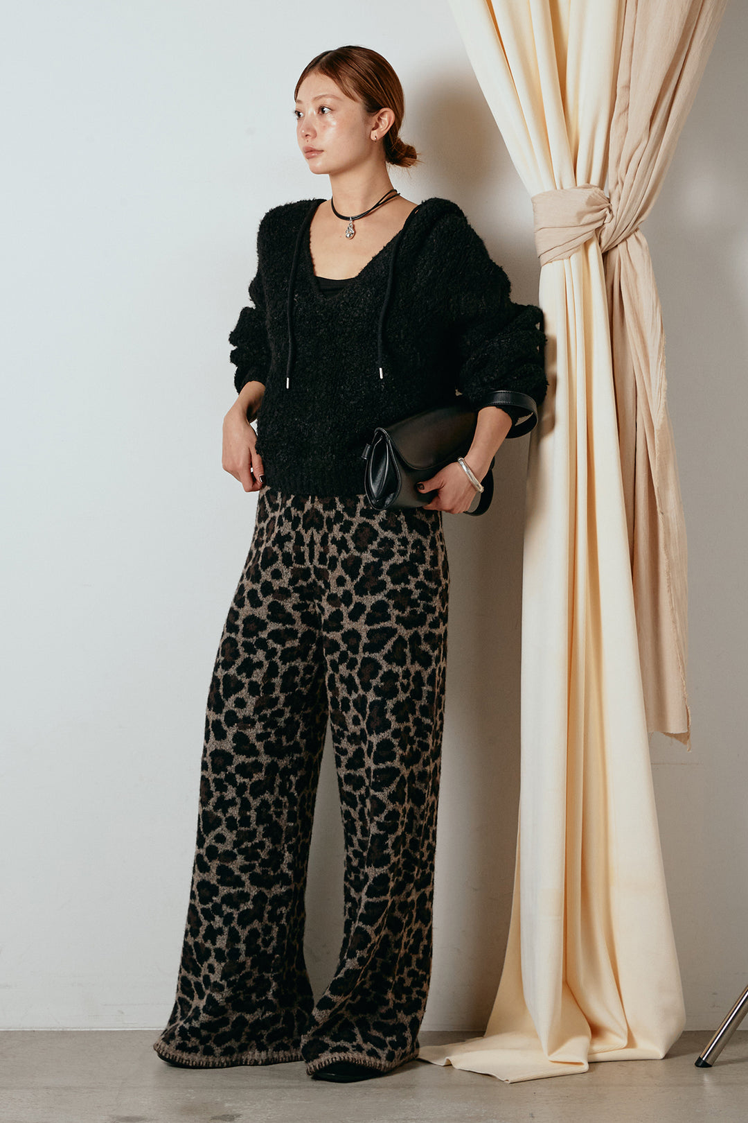 [SET]ブークレキーネックプルオーバー+リラックスレオパード柄ニットパンツ(2set)