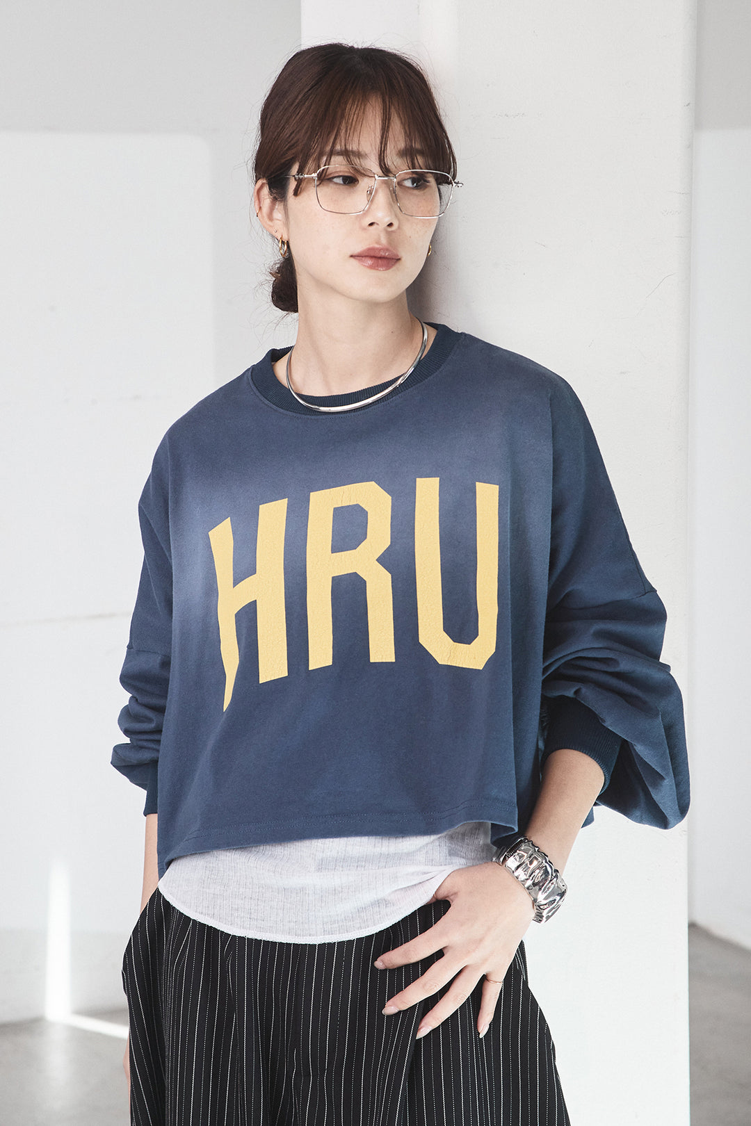 [SET]ビッグロゴHRU袖ボリュームトップス+リブシアークルーネック長袖トップス+ヘリンボーンストライプツータックパンツ(3set)