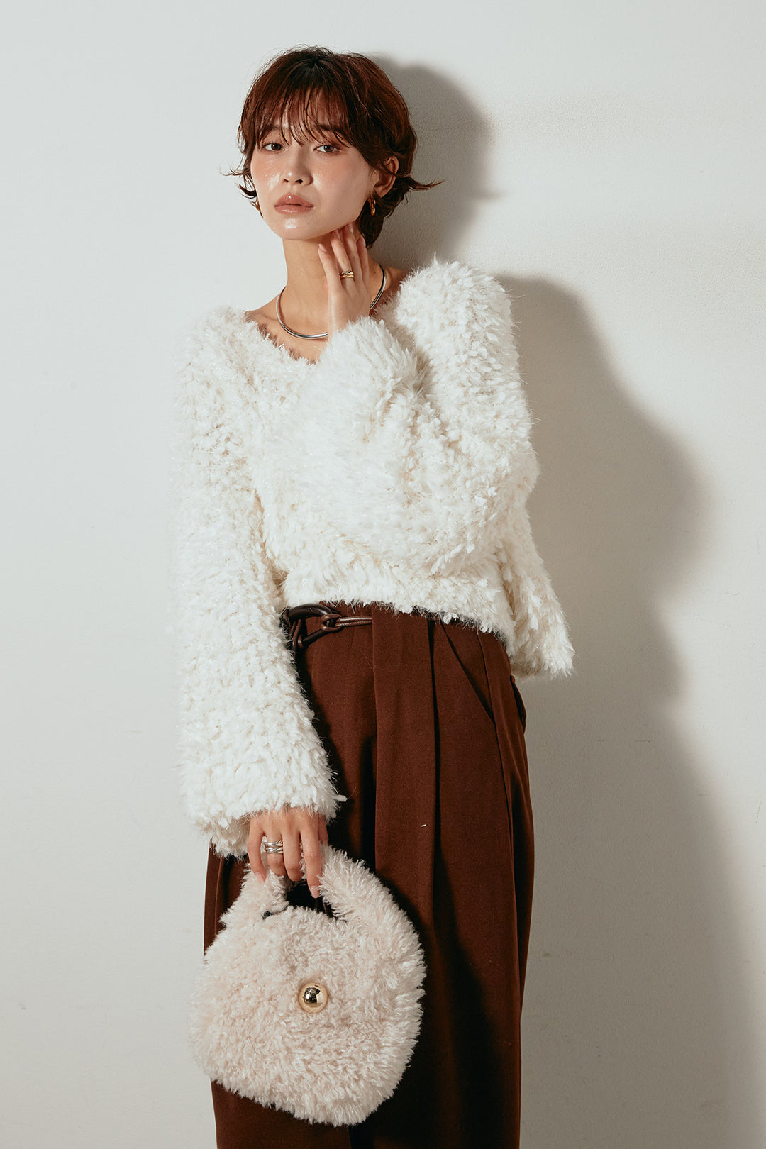 [SET]深Vネックチョウチョヤーンニットトップス+細フェイクレザーベルト付きワイドタックパンツ(2set)