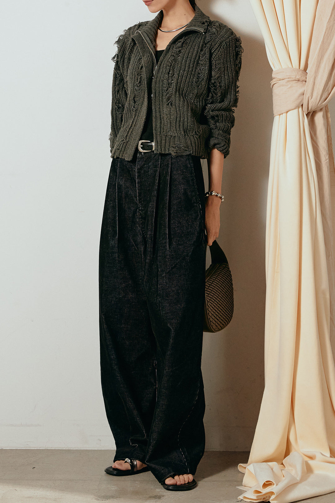 [SET]ハイネックフリンジジップニットトップス+フロントタック入りコーデュロイパンツ(2set)