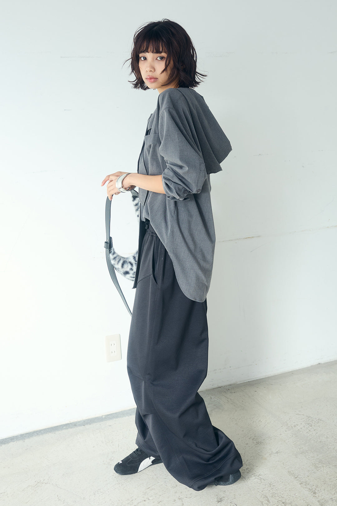 [SET]無地タイ付フーディーBIGシャツ+ランダムタックデザインワイドパンツ(2set)