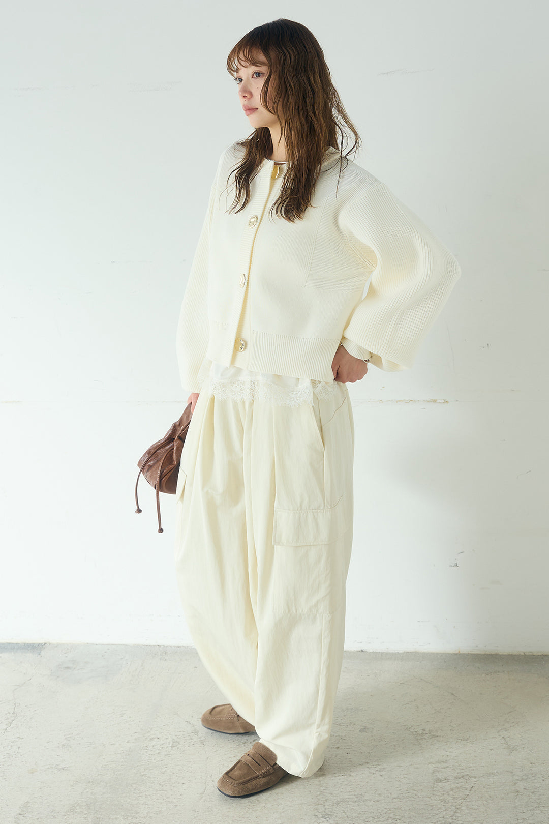 [SET]スポンディッシュBIGボタンクルーネックカーディガン+ブロード切り替えぺプラムタンク(2set)