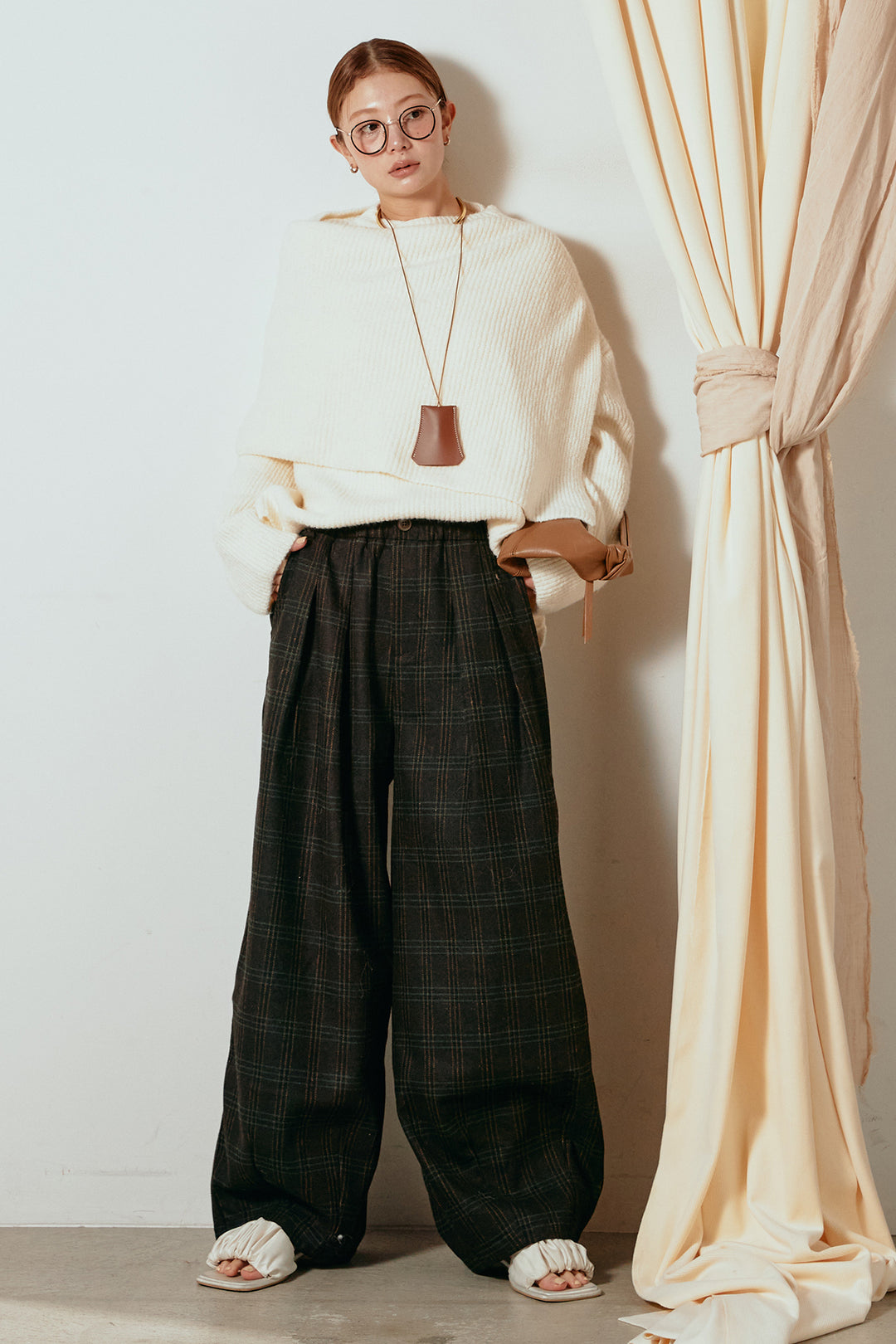 [SET]ケープデザインリブニットトップス+タータンチェック柄タックパンツ(2set)
