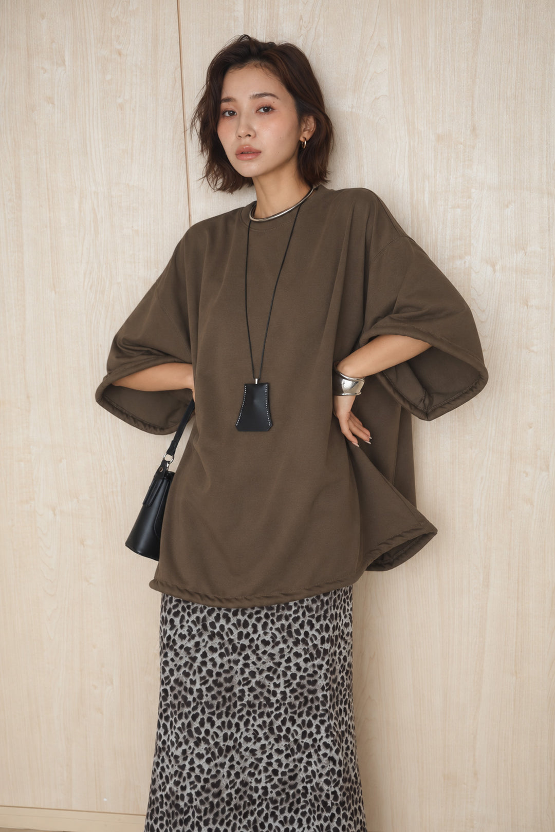 [SET]バックワンポイントデザインオーバーTシャツ+リラックスレオパードナロースカート(2set)