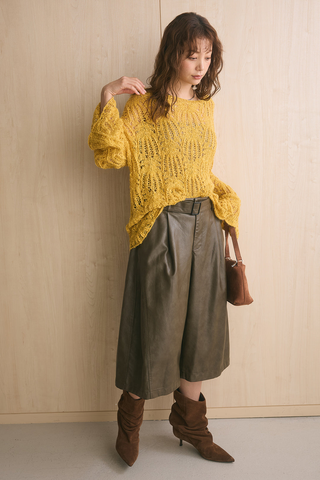 [SET]透かしレース編みボートネックニットプルオーバー+ベルト付きレザーライクタックハーフパンツ(2set)