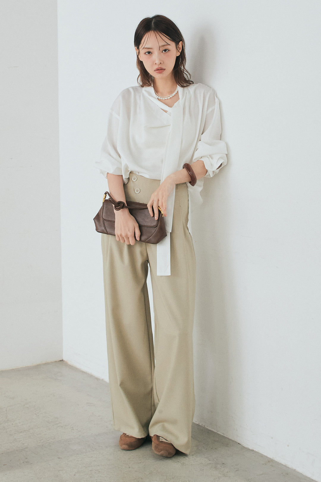 [SET]ニュアンスボータイブラウス+斜めボタンタック入りスラックス(2set)