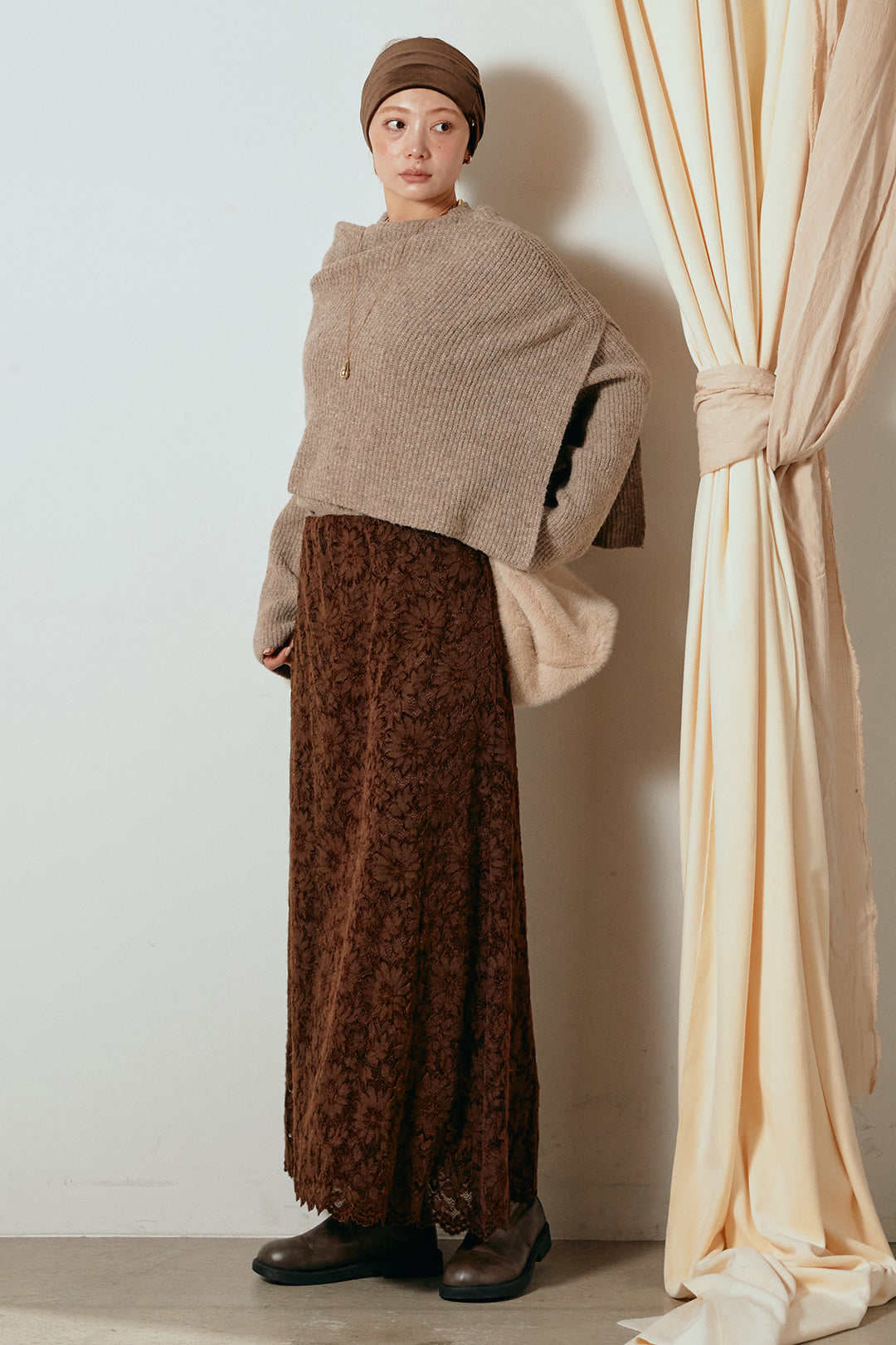 [SET]ケープデザインリブニットトップス+花柄刺繍ベロアフレアスカート(2set)