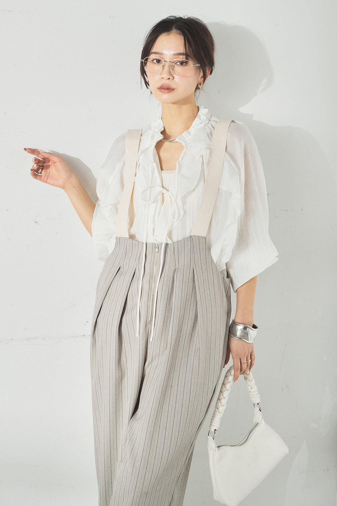 [SET]フロントリボンフリルブラウス+ピンストライプツータックサロペット(2set)