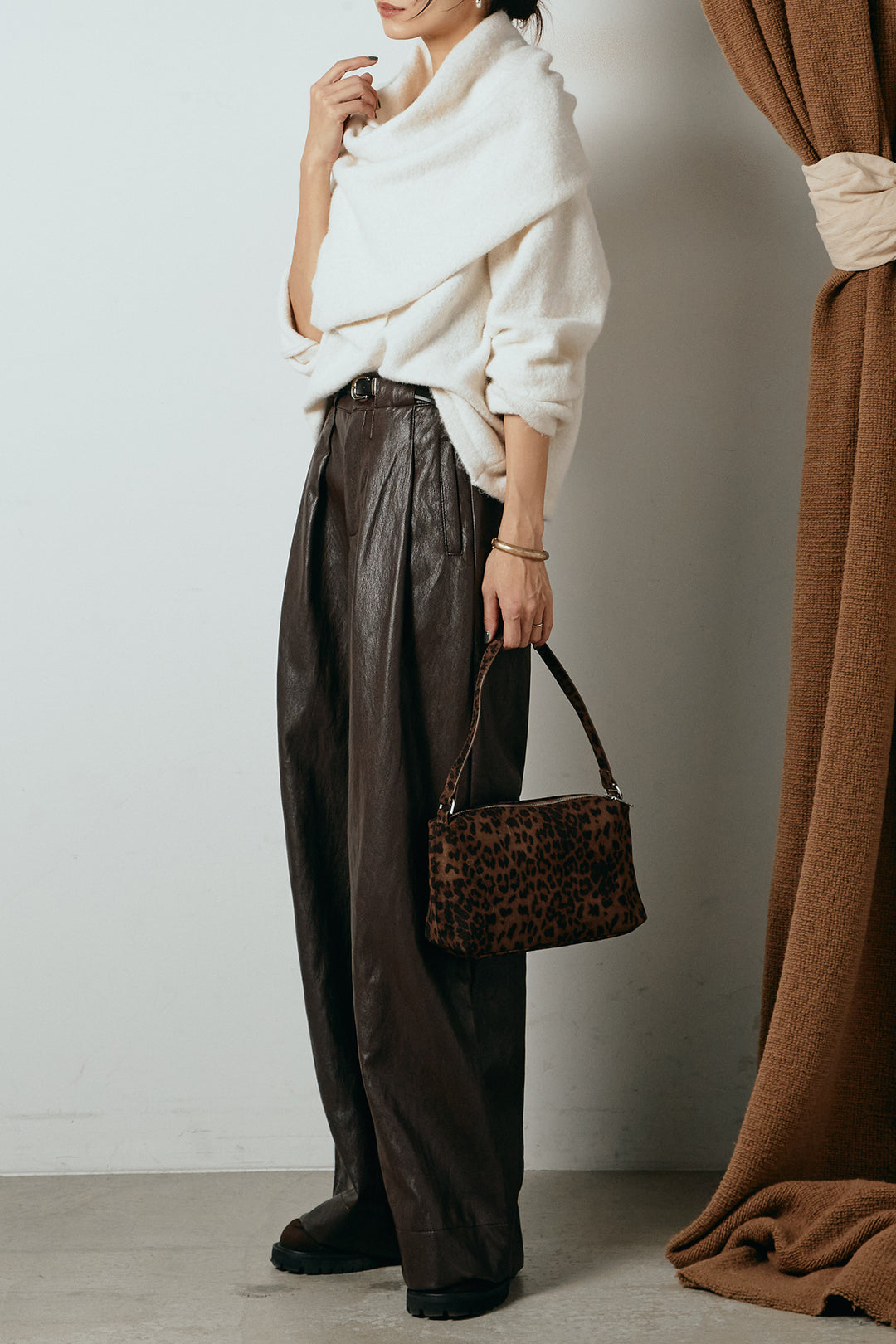 [SET]ネック巻きデザインニットトップス+ベルト付きレザーライクタックパンツ(2set)