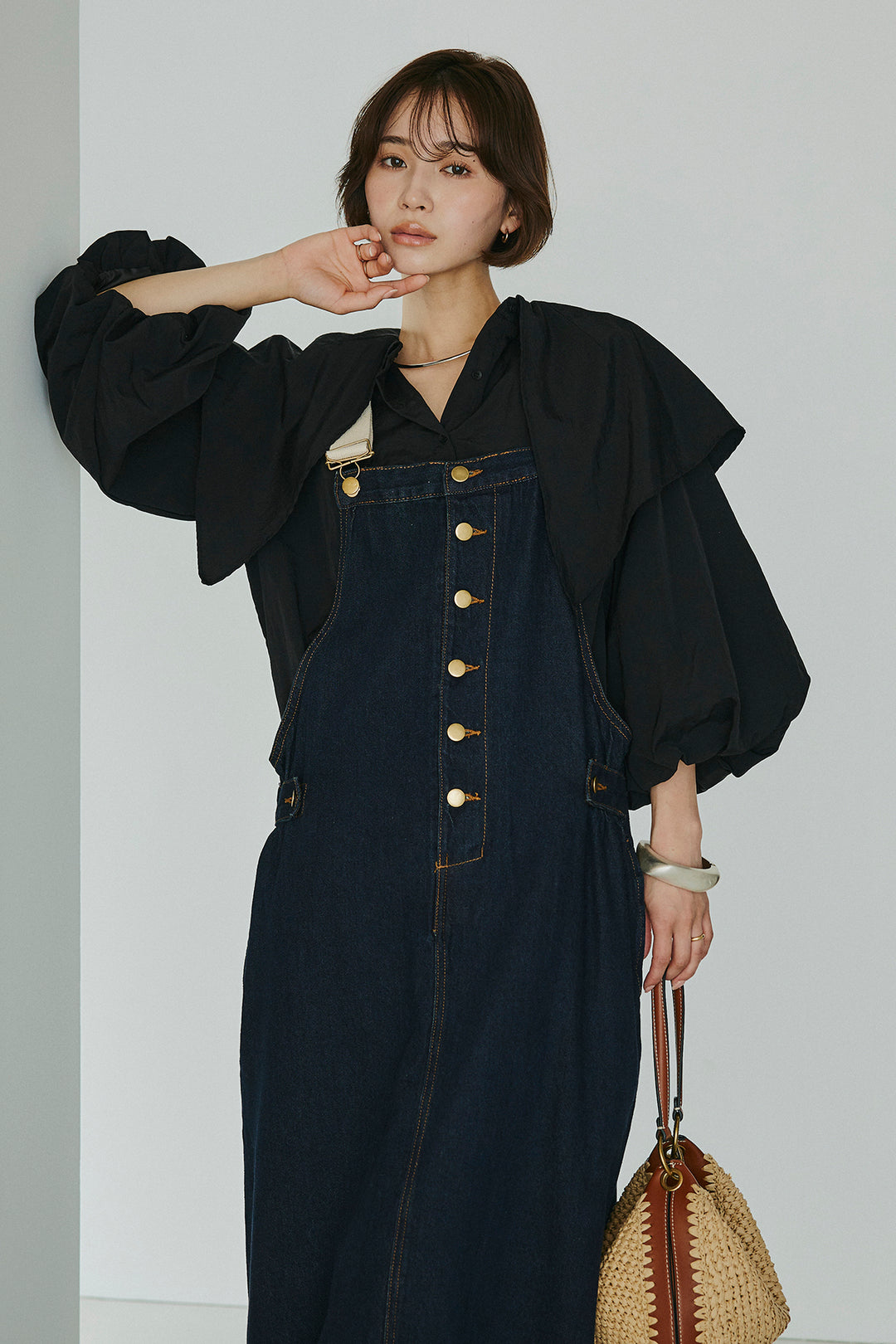 [SET]ケープカラーナイロンブラウス+配色ショルダーデニムサロペットスカート(2set)