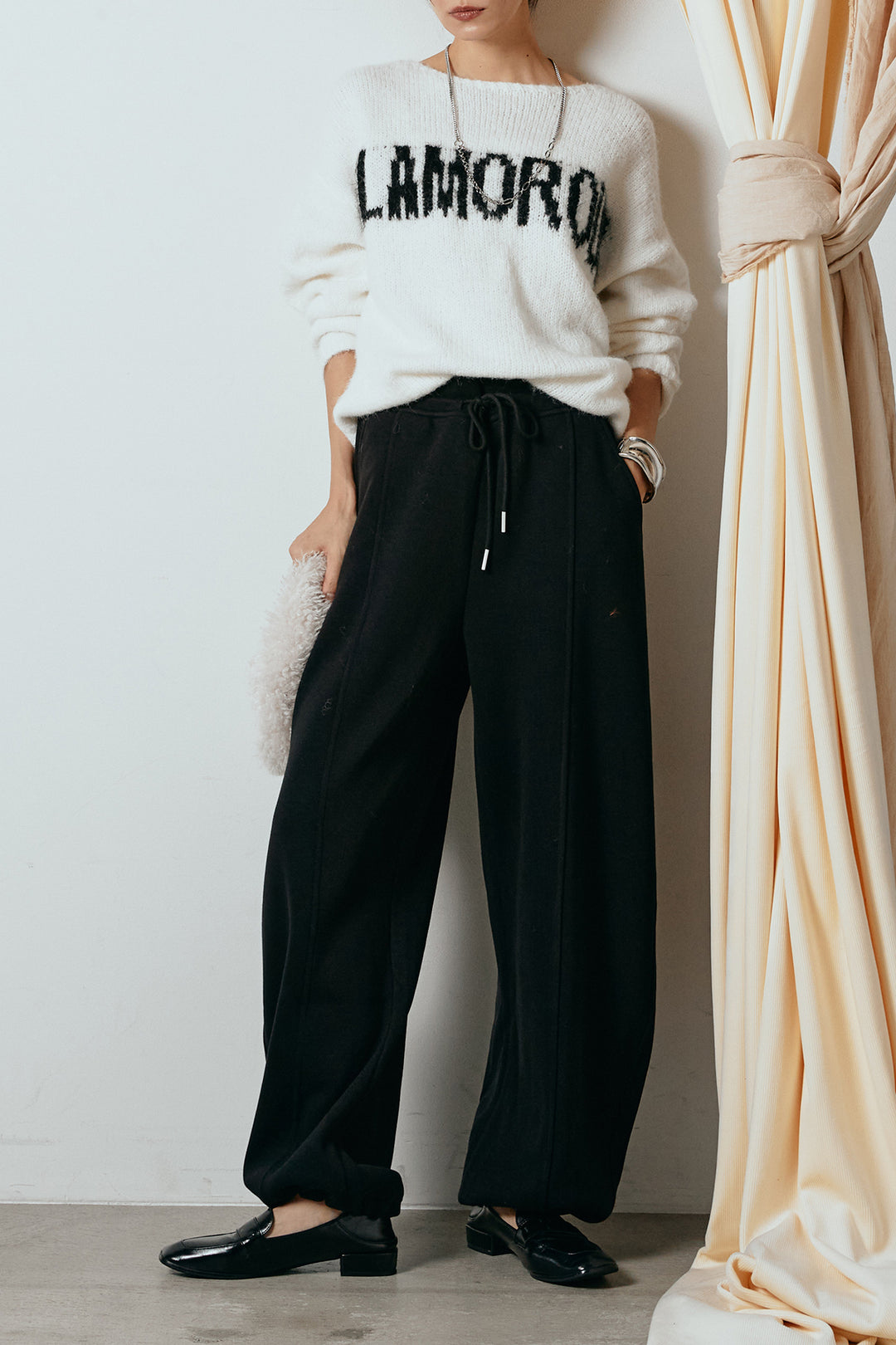[SET]フロントロゴデザインニットトップス+スウェットワイドカーブパンツ(2set)