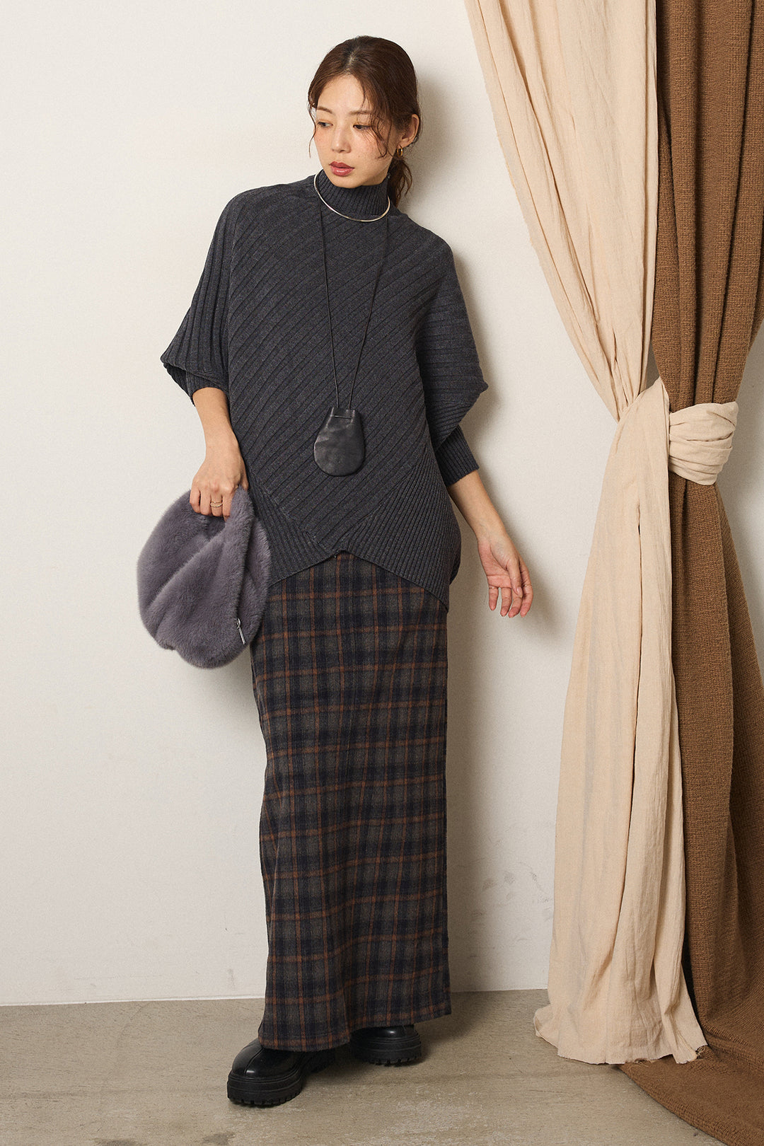 [SET]アシメデザインリブポンチョニットトップス+シャギーチェックストレートスカート(2set)