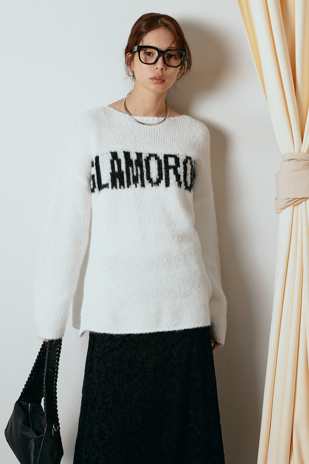 [SET]フロントロゴデザインニットトップス+花柄刺繍ベロアフレアスカート(2set)