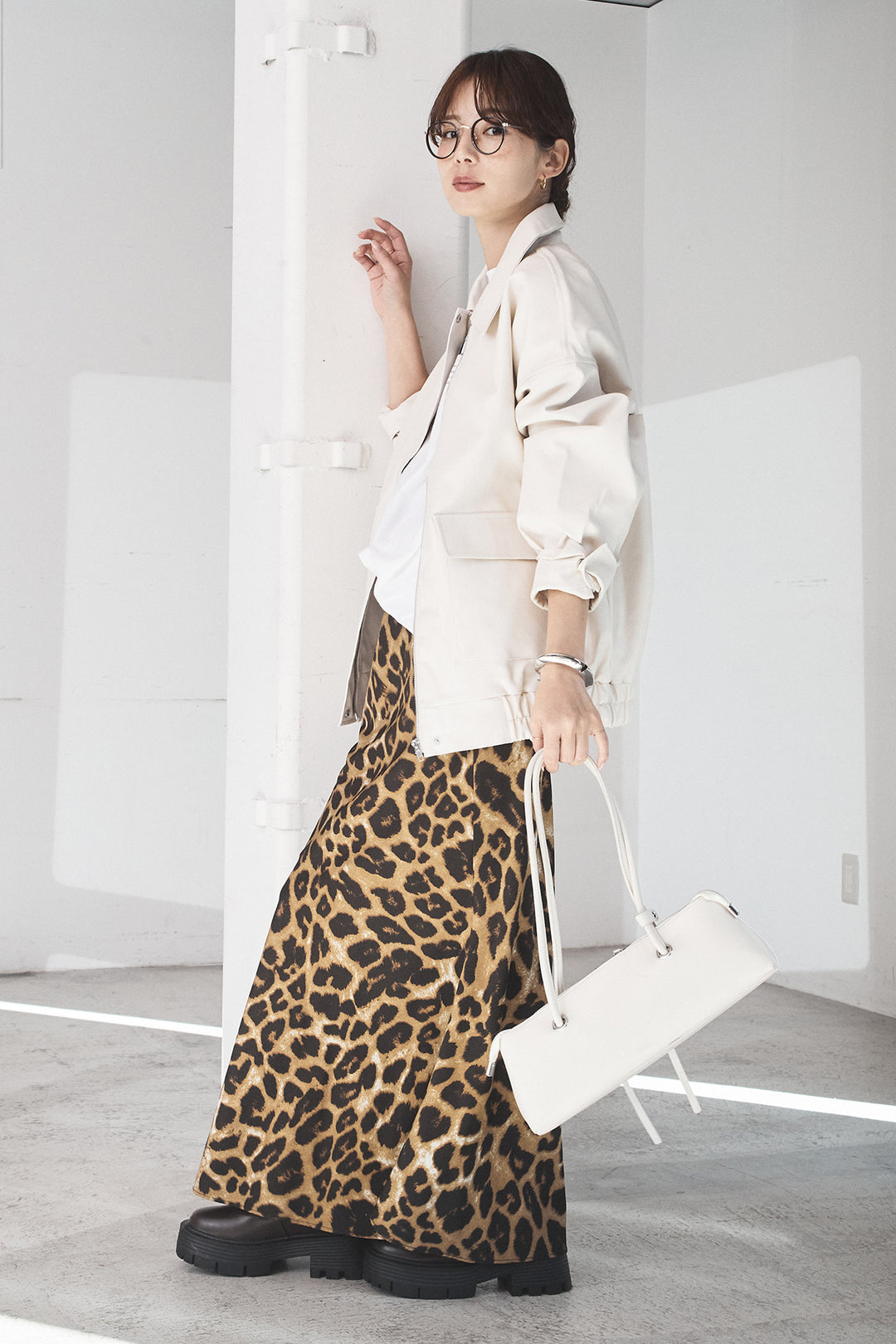 [SET]レザーライクオーバーサイズブルゾン+レオパードサテンナロースカート(2set)