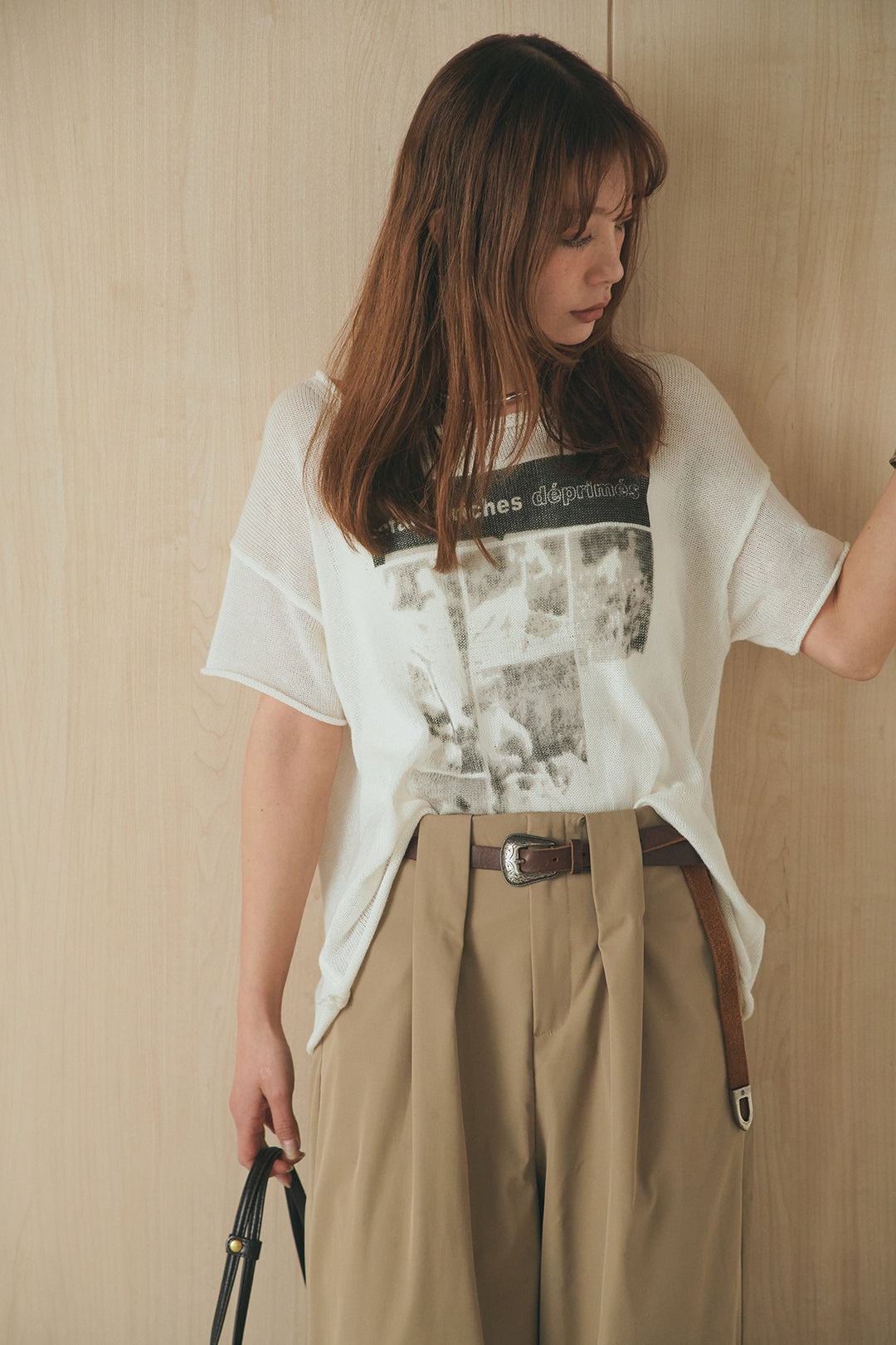 [SET]半袖モノトーングラフィックトップス+ベルトループデザインハイウエストタックパンツ(2set)