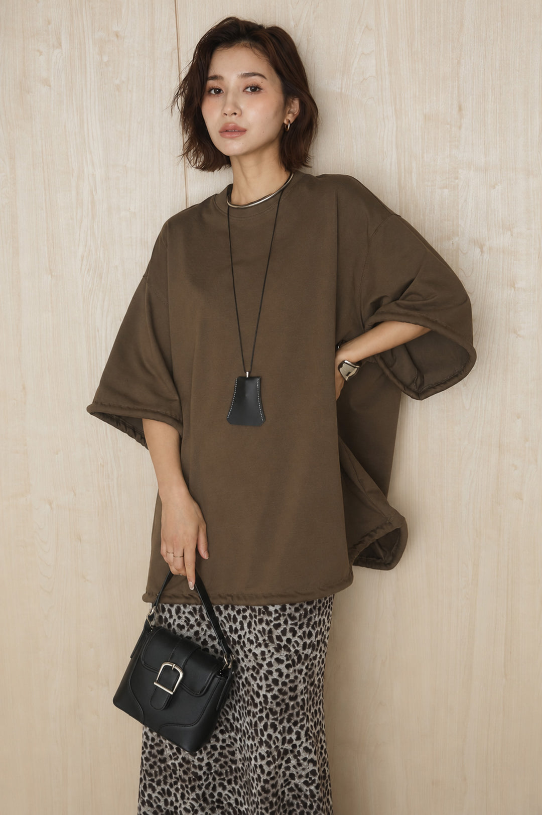 [SET]バックワンポイントデザインオーバーTシャツ+リラックスレオパードナロースカート(2set)