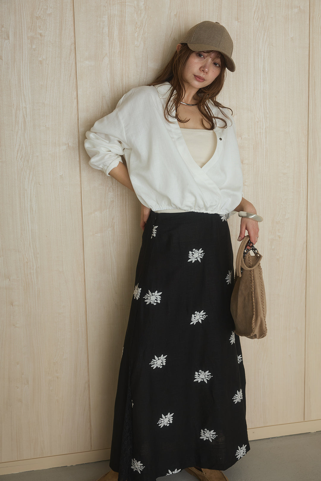 [SET]麻混襟付きトップス+レースコンビフラワー刺繍柄スカート(2set)