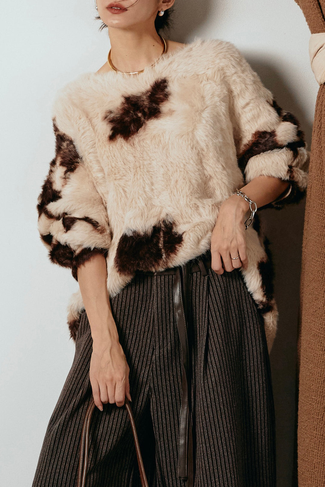 [SET]タイダイ柄シャギーニットトップス+レザーライク配色ストライプパンツ(2set)