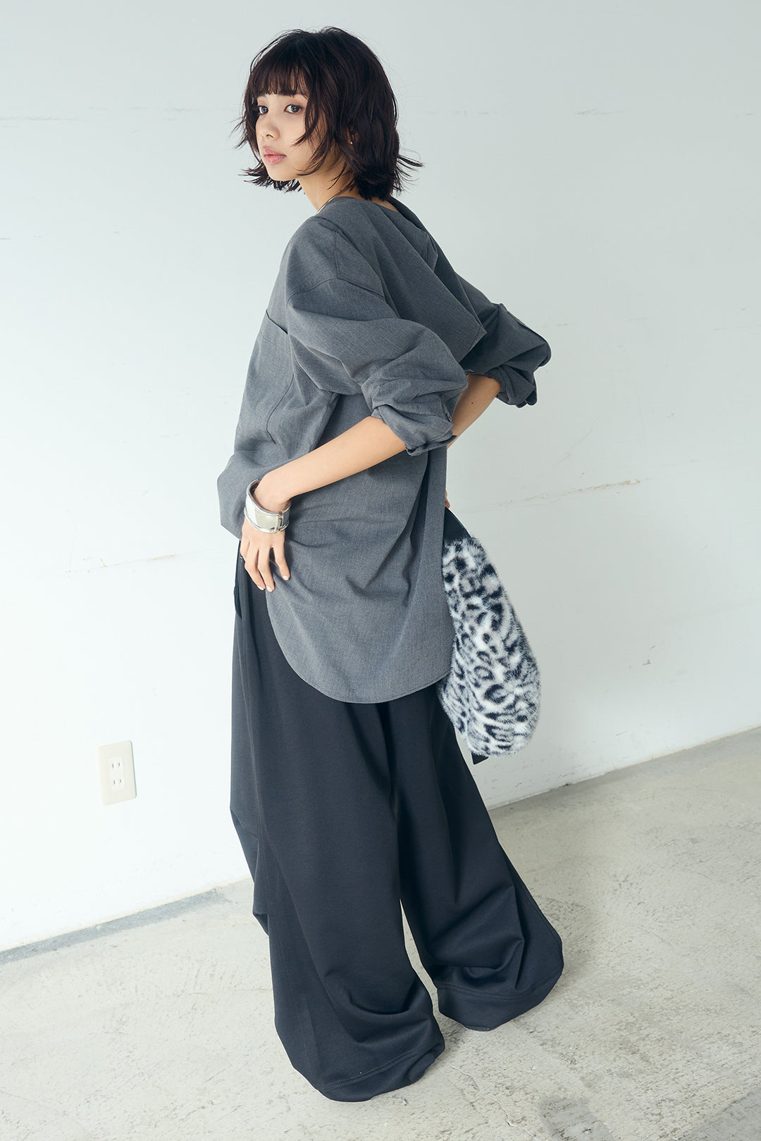 [SET]無地タイ付フーディーBIGシャツ+ランダムタックデザインワイドパンツ(2set)