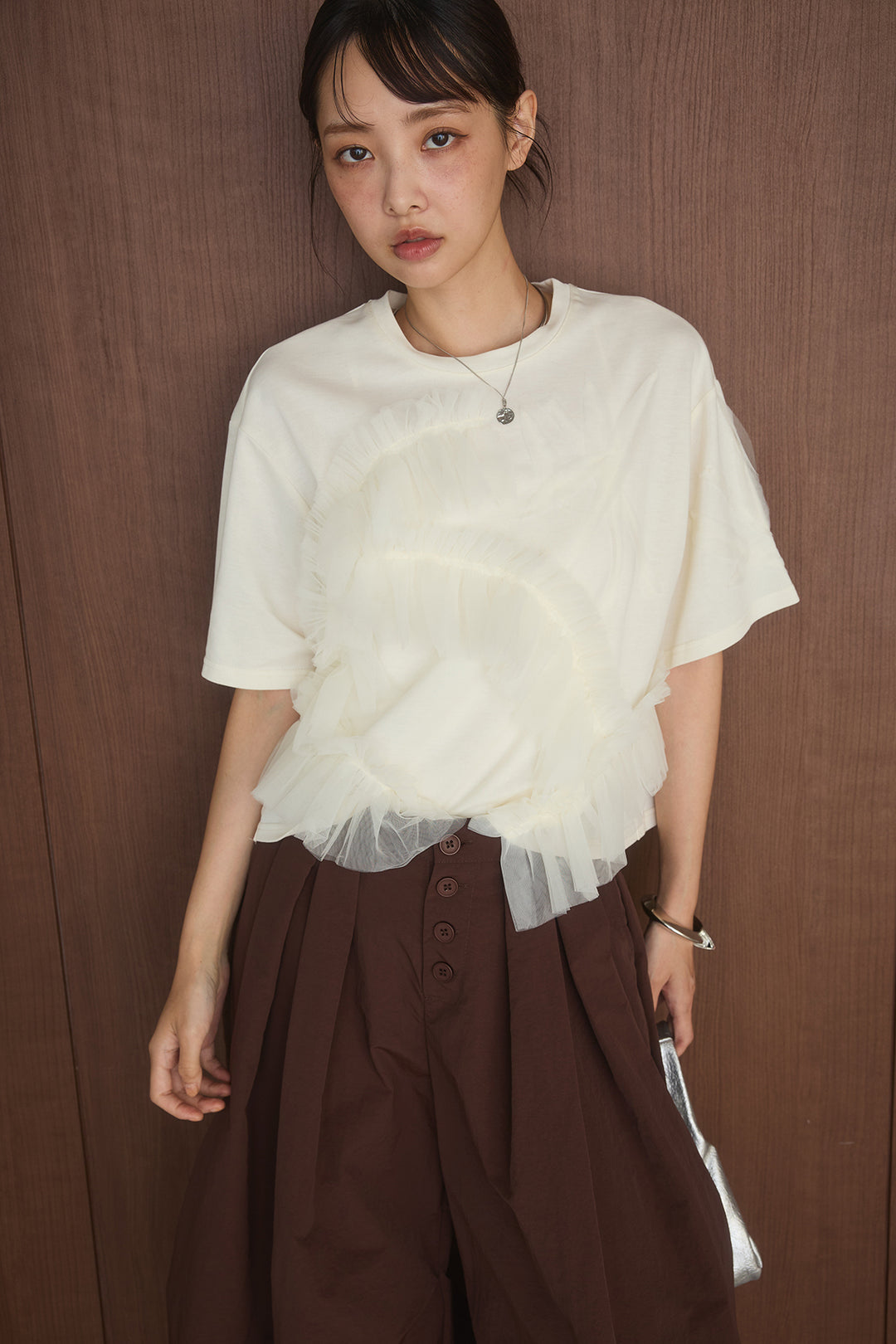 [SET]チュールモチーフデザインTシャツ+ボタンデザインニーサイドタックパンツ(2set)