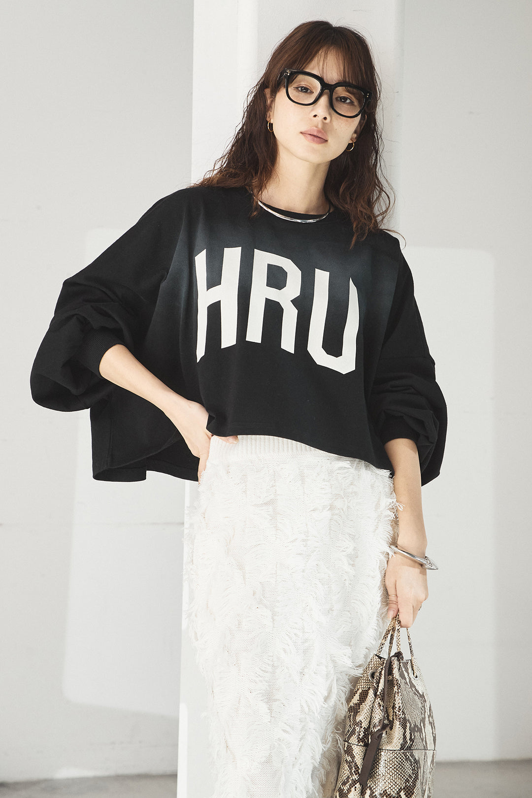 [SET]ビッグロゴHRU袖ボリュームトップス+カットフリンジニットタイトスカート(2set)