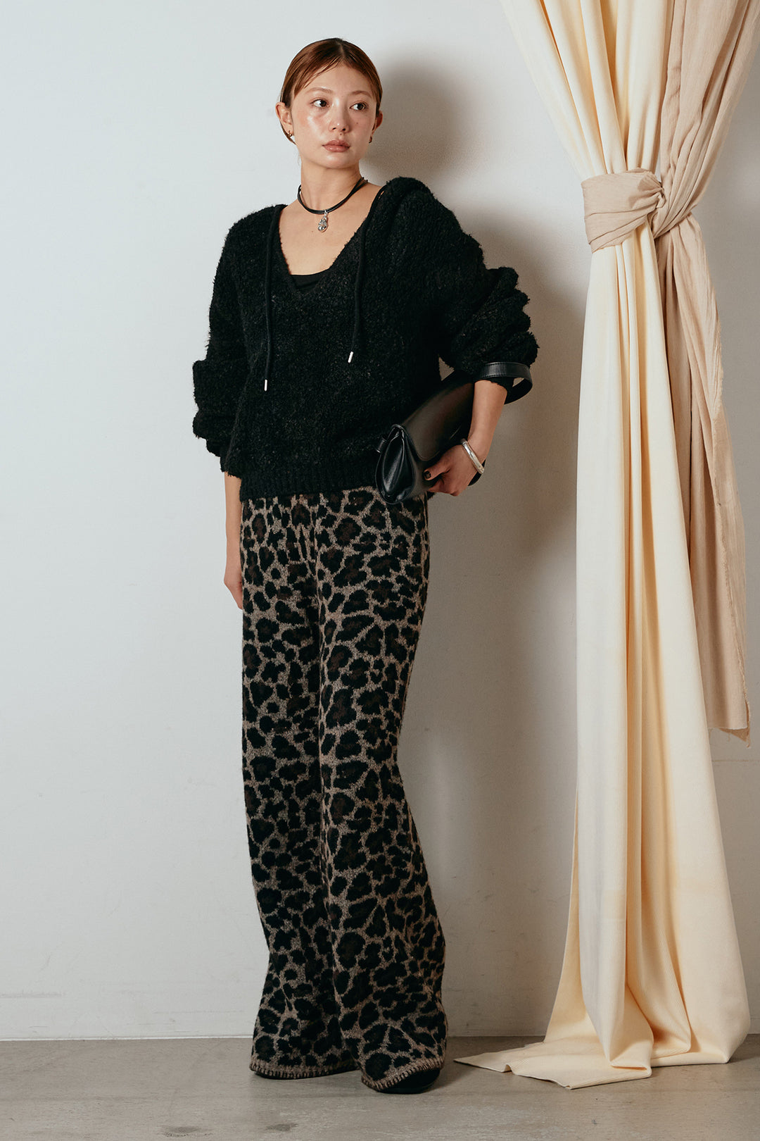 [SET]ブークレキーネックプルオーバー+リラックスレオパード柄ニットパンツ(2set)