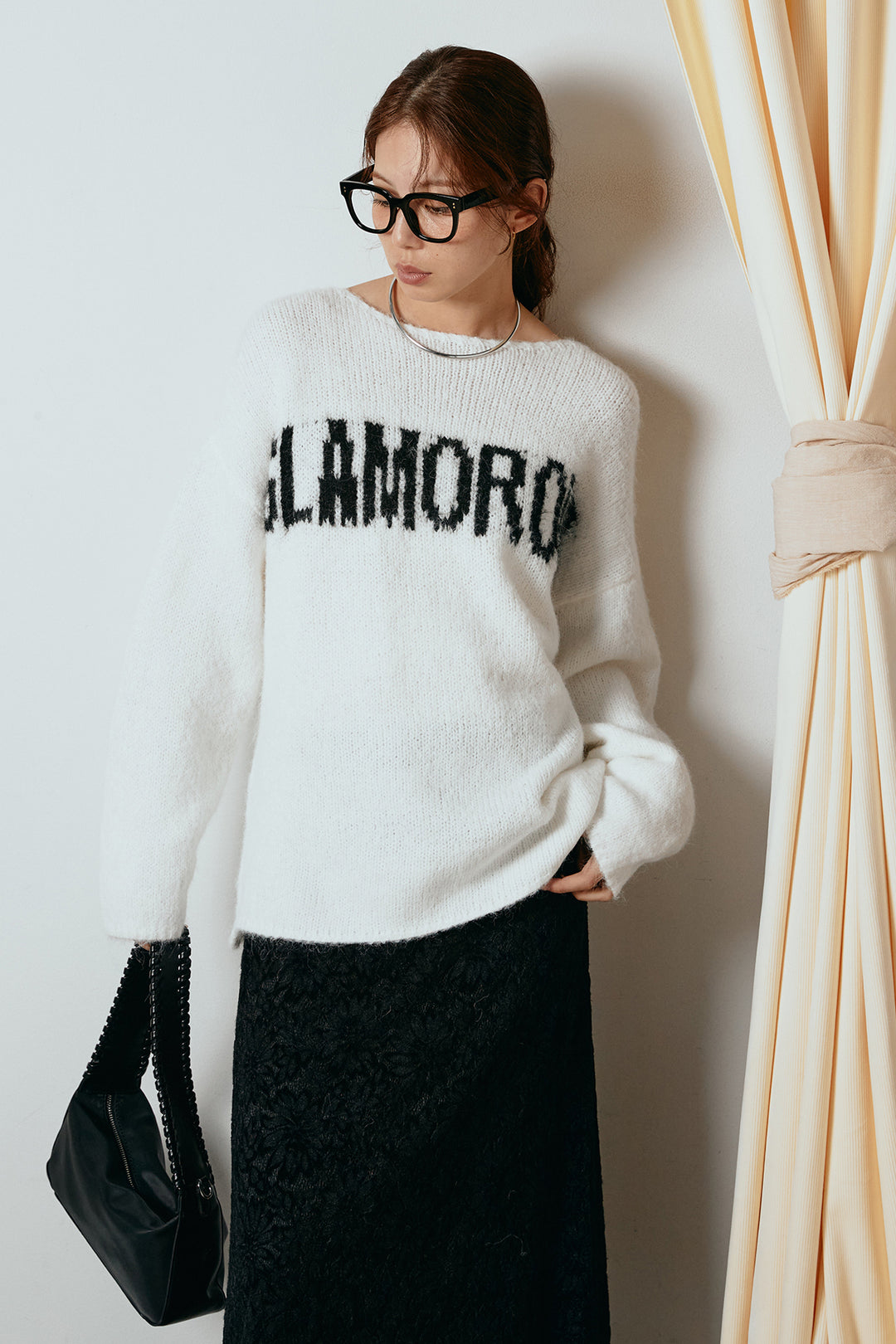 [SET]フロントロゴデザインニットトップス+花柄刺繍ベロアフレアスカート(2set)